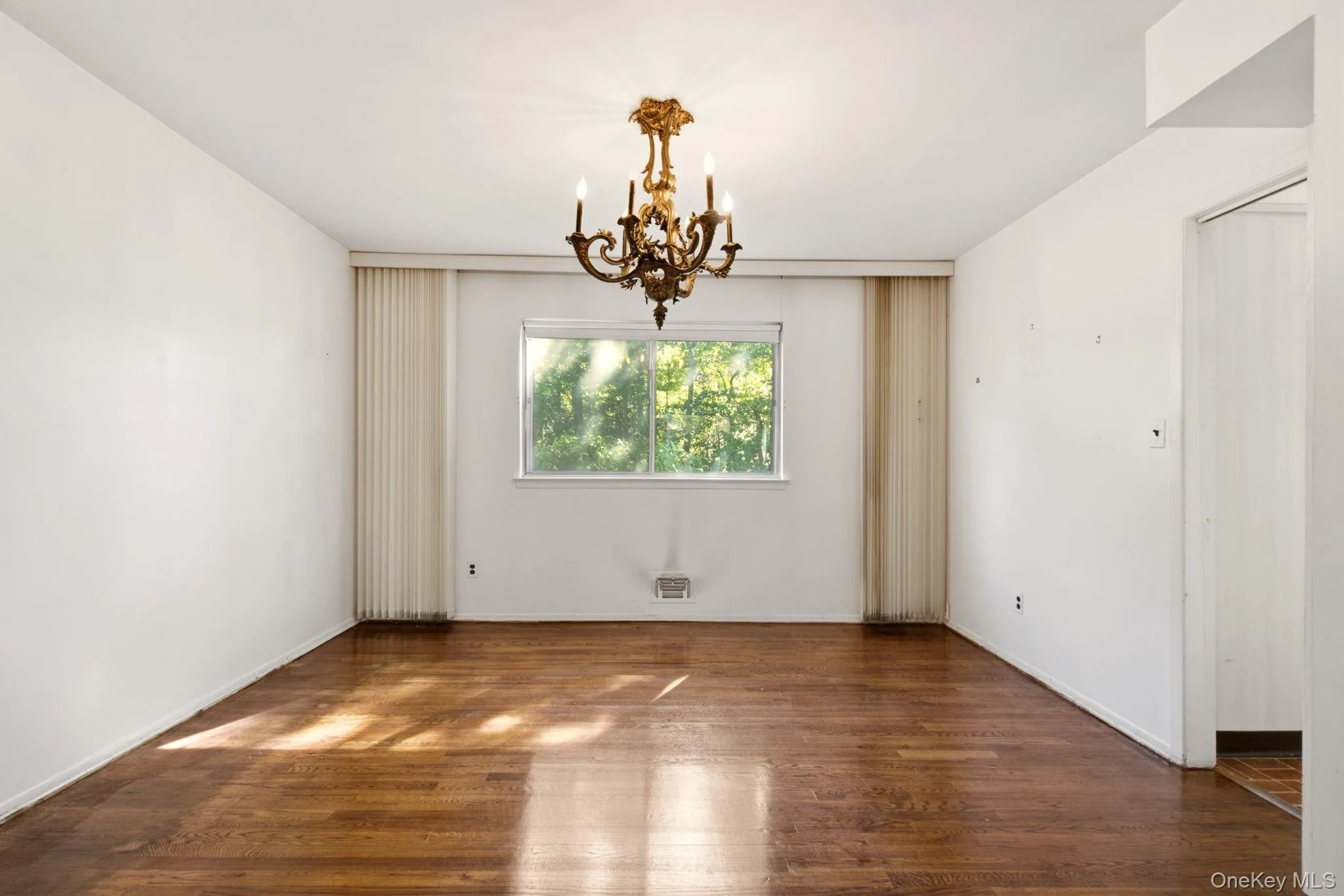 63 Lauren Avenue, Huntington, NY, 4 Bedrooms Bedrooms, 8 Rooms Rooms,2 BathroomsBathrooms,Residential,For Rent,Lauren,0,1046728 63 Lauren Avenue, Huntington, NY, 4 Bedrooms Bedrooms, 8 Rooms Rooms,2 BathroomsBathrooms,Residential,For Rent,Lauren,0,1046728