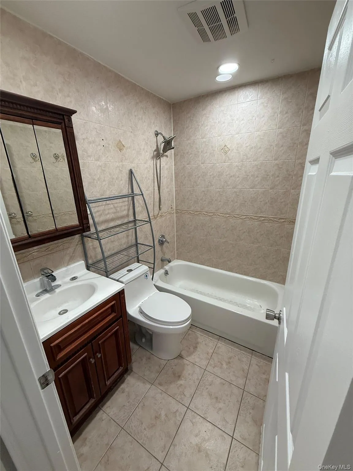 762 234th Street, New York, NY, 3 Bedrooms Bedrooms, 5 Rooms Rooms,1 BathroomBathrooms,Residential Lease,For Rent,234th,0,1046731 762 234th Street, New York, NY, 3 Bedrooms Bedrooms, 5 Rooms Rooms,1 BathroomBathrooms,Residential Lease,For Rent,234th,0,1046731