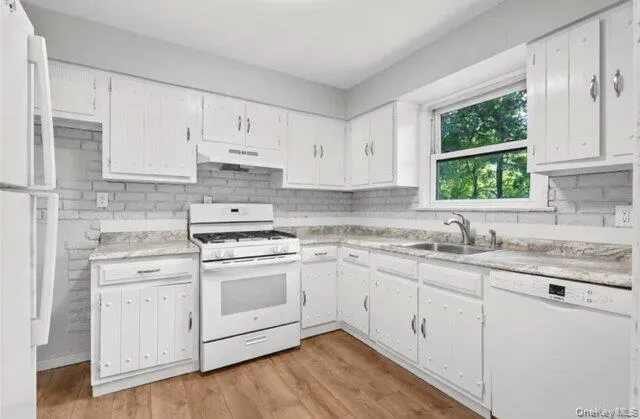 907 Palmer Avenue, Mamaroneck, NY, 2 Bedrooms Bedrooms, 5 Rooms Rooms,1 BathroomBathrooms,Residential,For Rent,Palmer,0,1046743 907 Palmer Avenue, Mamaroneck, NY, 2 Bedrooms Bedrooms, 5 Rooms Rooms,1 BathroomBathrooms,Residential,For Rent,Palmer,0,1046743