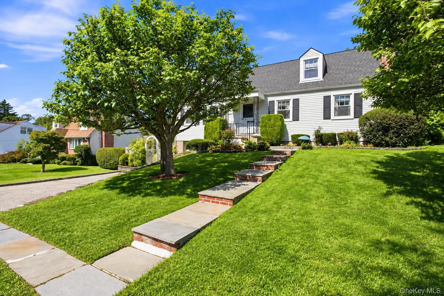 Spacious and well-located home in the heart of Harrison, offering a flexible layout with plenty of room to spread out. Spacious and well-located home in the heart of Harrison, offering a flexible layout with plenty of room to spread out.