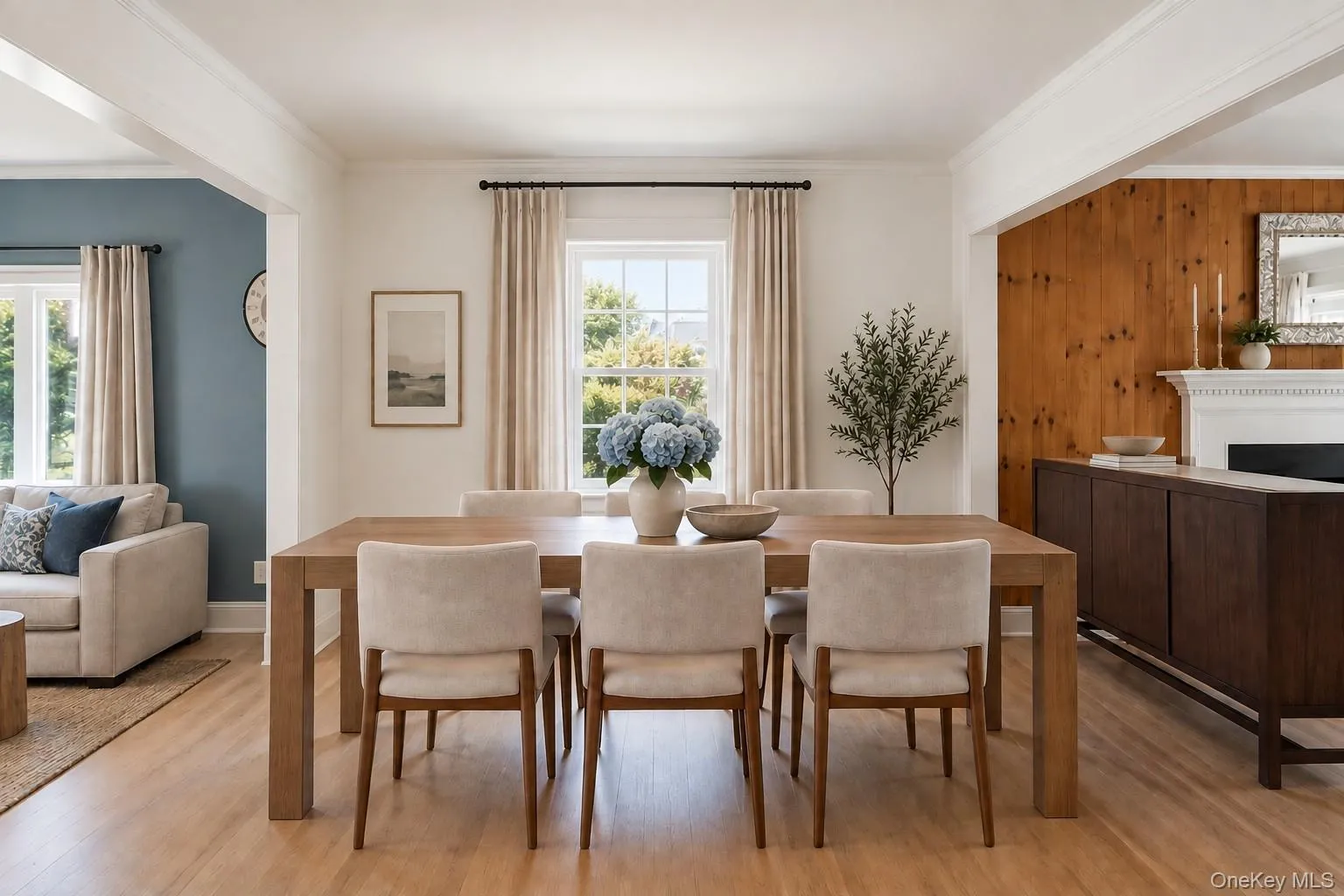 Dining area virtually staged. Dining area virtually staged.