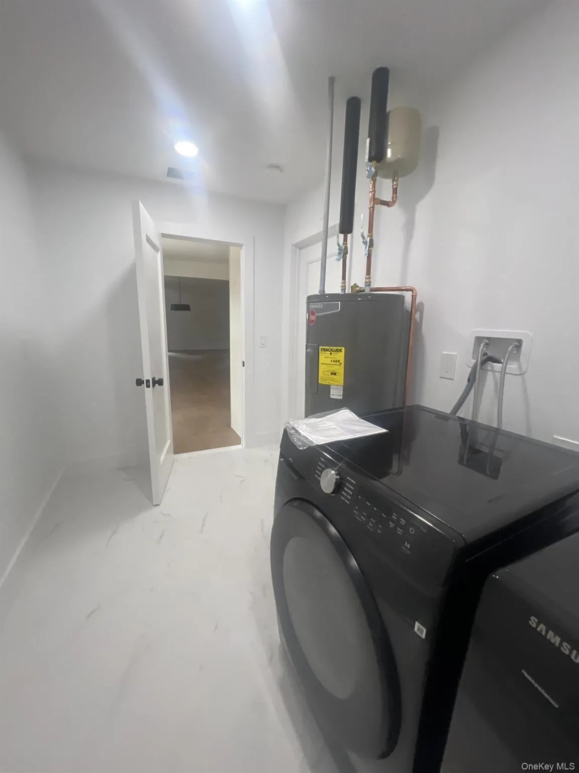 35 Winside Lane, Brookhaven, NY, 3 Bedrooms Bedrooms, 9 Rooms Rooms,2 BathroomsBathrooms,Residential,For Rent,Winside,0,1046748 35 Winside Lane, Brookhaven, NY, 3 Bedrooms Bedrooms, 9 Rooms Rooms,2 BathroomsBathrooms,Residential,For Rent,Winside,0,1046748