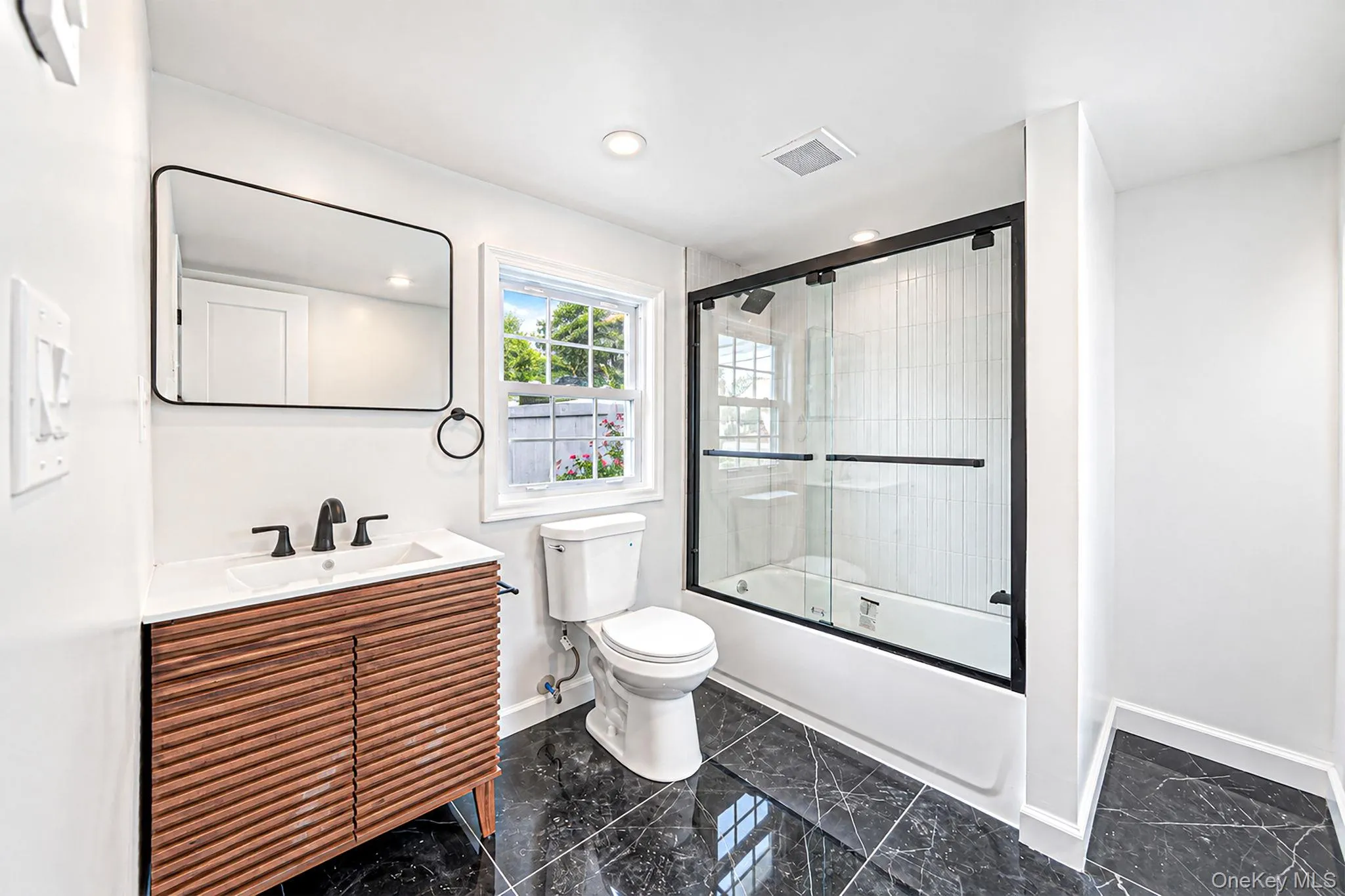 1077 Central Avenue, Hempstead, NY, 2 Bedrooms Bedrooms, 5 Rooms Rooms,1 BathroomBathrooms,Residential,For Rent,Central,0,1046759 1077 Central Avenue, Hempstead, NY, 2 Bedrooms Bedrooms, 5 Rooms Rooms,1 BathroomBathrooms,Residential,For Rent,Central,0,1046759
