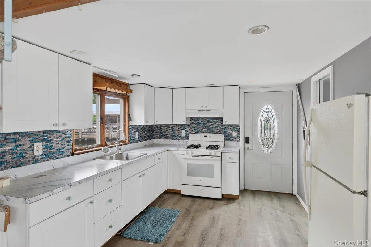 149 c Riverside Drive, Riverhead, NY, 2 Bedrooms Bedrooms, 5 Rooms Rooms,1 BathroomBathrooms,Residential Lease,For Rent,Riverside Drive,0,1046767 149 c Riverside Drive, Riverhead, NY, 2 Bedrooms Bedrooms, 5 Rooms Rooms,1 BathroomBathrooms,Residential Lease,For Rent,Riverside Drive,0,1046767