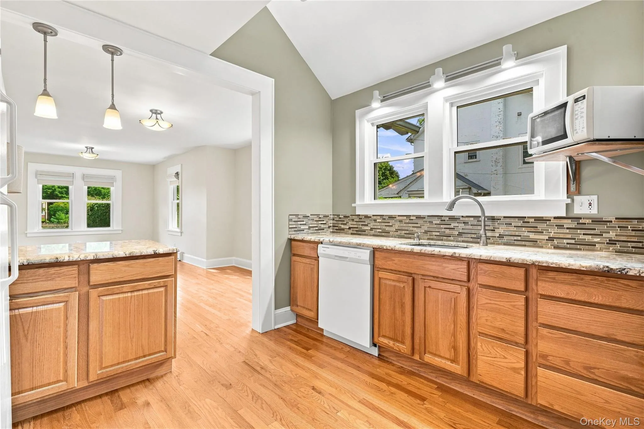 56 Washington Avenue, Babylon, NY, 2 Bedrooms Bedrooms, 7 Rooms Rooms,1 BathroomBathrooms,Residential,For Rent,Washington,0,1046768 56 Washington Avenue, Babylon, NY, 2 Bedrooms Bedrooms, 7 Rooms Rooms,1 BathroomBathrooms,Residential,For Rent,Washington,0,1046768