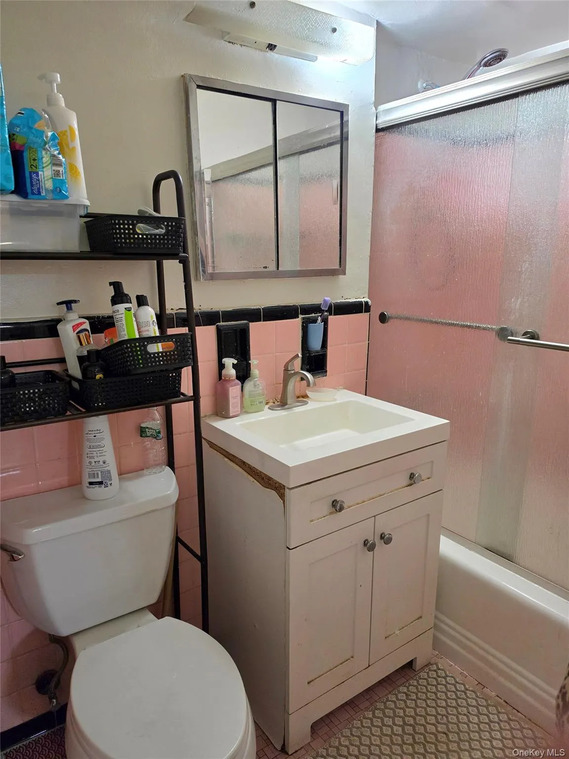 172-70 Highland Avenue, New York, NY, 1 Bedroom Bedrooms, 3 Rooms Rooms,1 BathroomBathrooms,Residential,For Rent,Highland Avenue,0,1046769 172-70 Highland Avenue, New York, NY, 1 Bedroom Bedrooms, 3 Rooms Rooms,1 BathroomBathrooms,Residential,For Rent,Highland Avenue,0,1046769