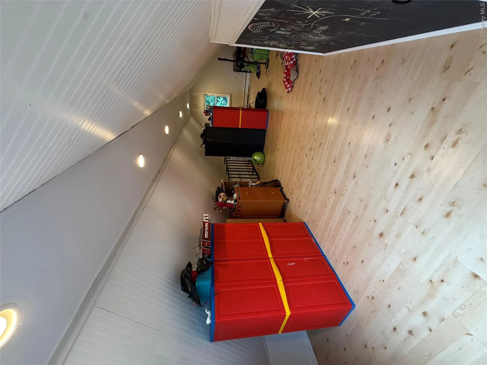 Angled ceiling with horizontal paneling Angled ceiling with horizontal paneling