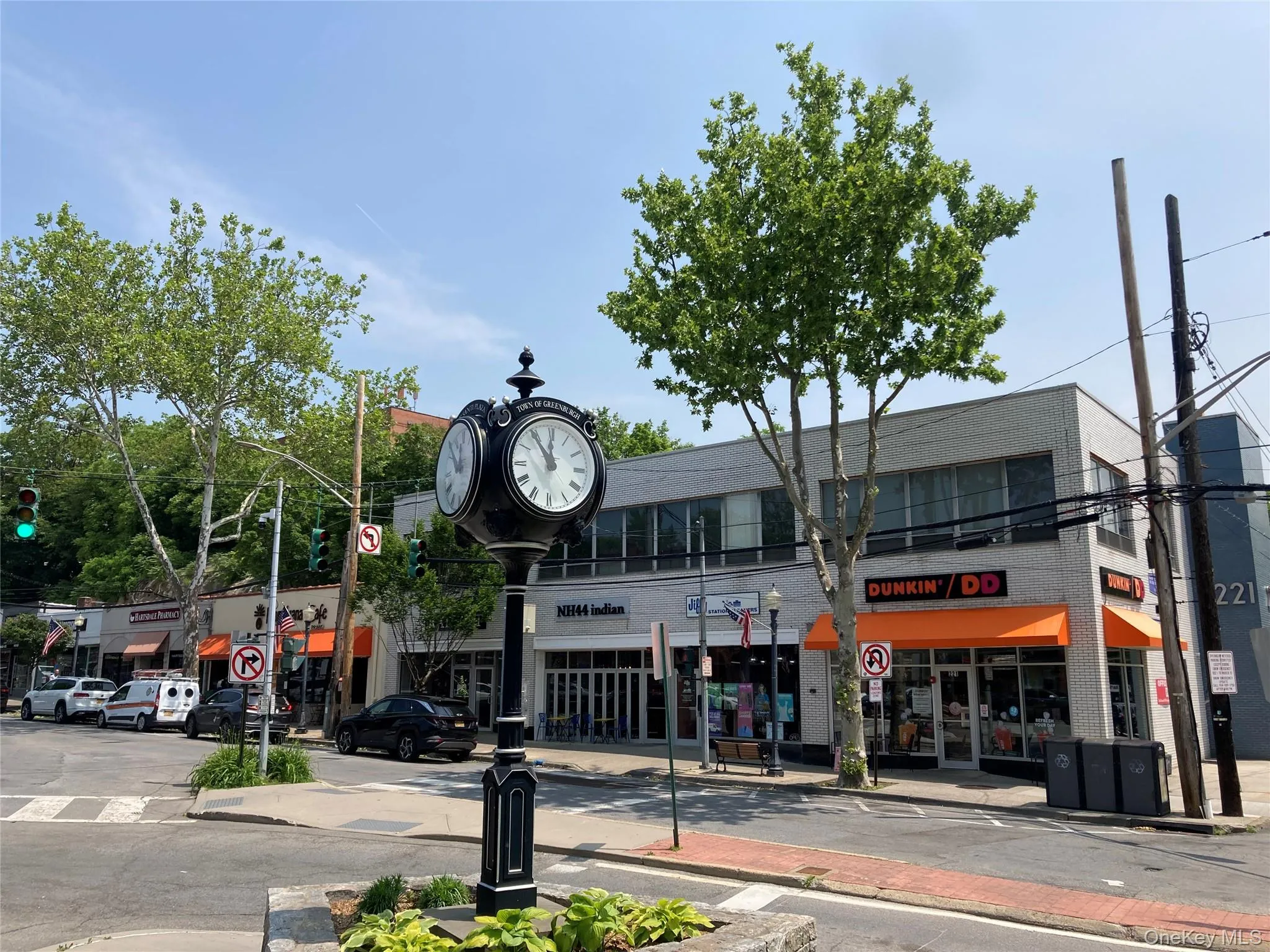 This is picturesque downtown Hartsdale, with local shops and restaurants This is picturesque downtown Hartsdale, with local shops and restaurants
