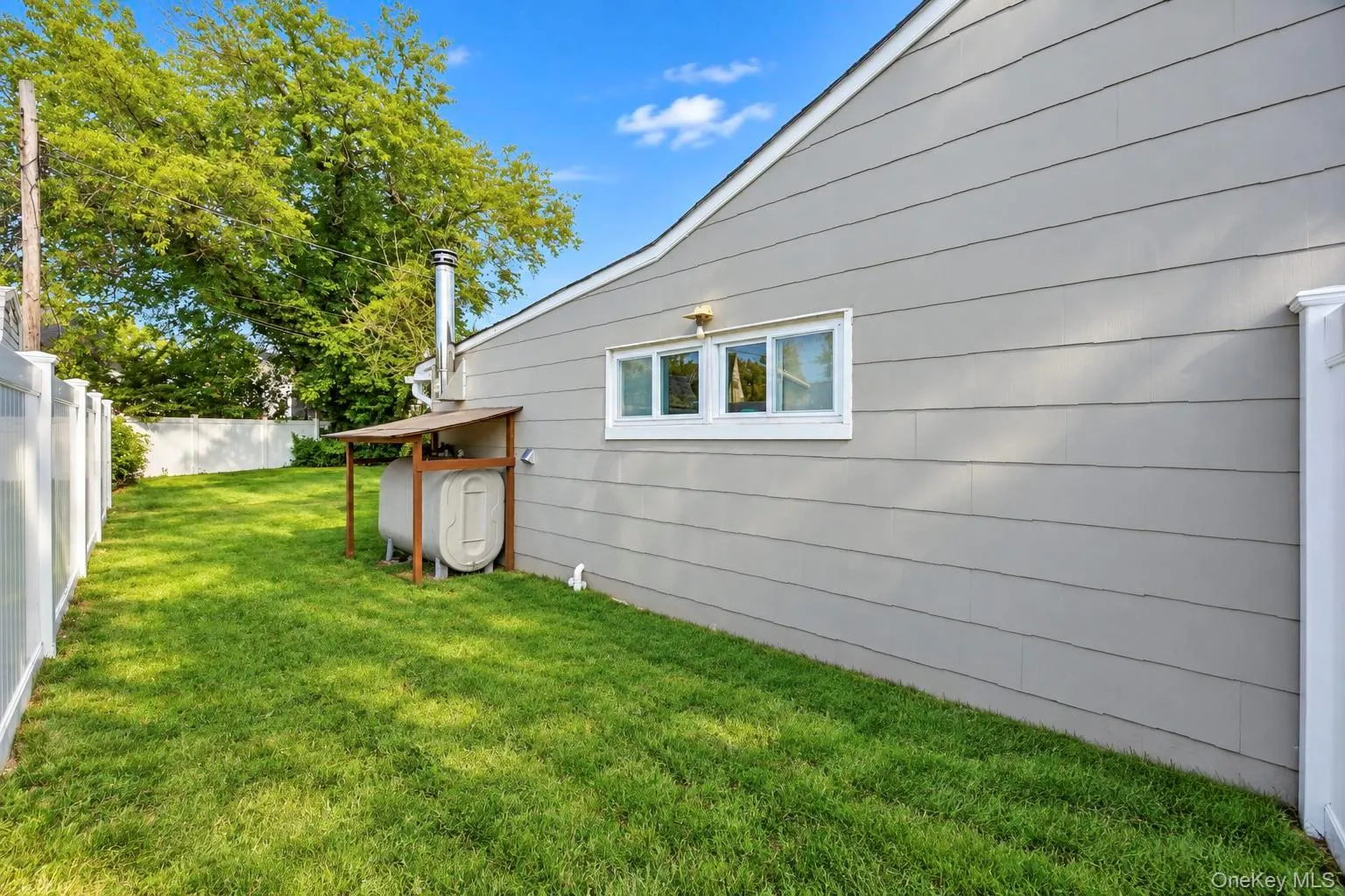 35 Meeting Lane, Oyster Bay, NY, 4 Bedrooms Bedrooms, 6 Rooms Rooms,2 BathroomsBathrooms,Residential,For Rent,Meeting,0,1046786 35 Meeting Lane, Oyster Bay, NY, 4 Bedrooms Bedrooms, 6 Rooms Rooms,2 BathroomsBathrooms,Residential,For Rent,Meeting,0,1046786