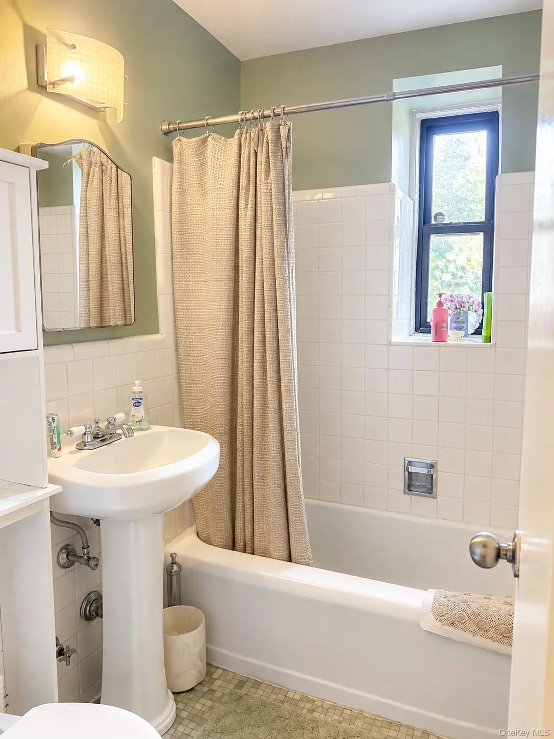 83-05 98 Street, New York, NY, 1 Bedroom Bedrooms, 3 Rooms Rooms,1 BathroomBathrooms,Residential,For Rent,98,0,1046792 83-05 98 Street, New York, NY, 1 Bedroom Bedrooms, 3 Rooms Rooms,1 BathroomBathrooms,Residential,For Rent,98,0,1046792