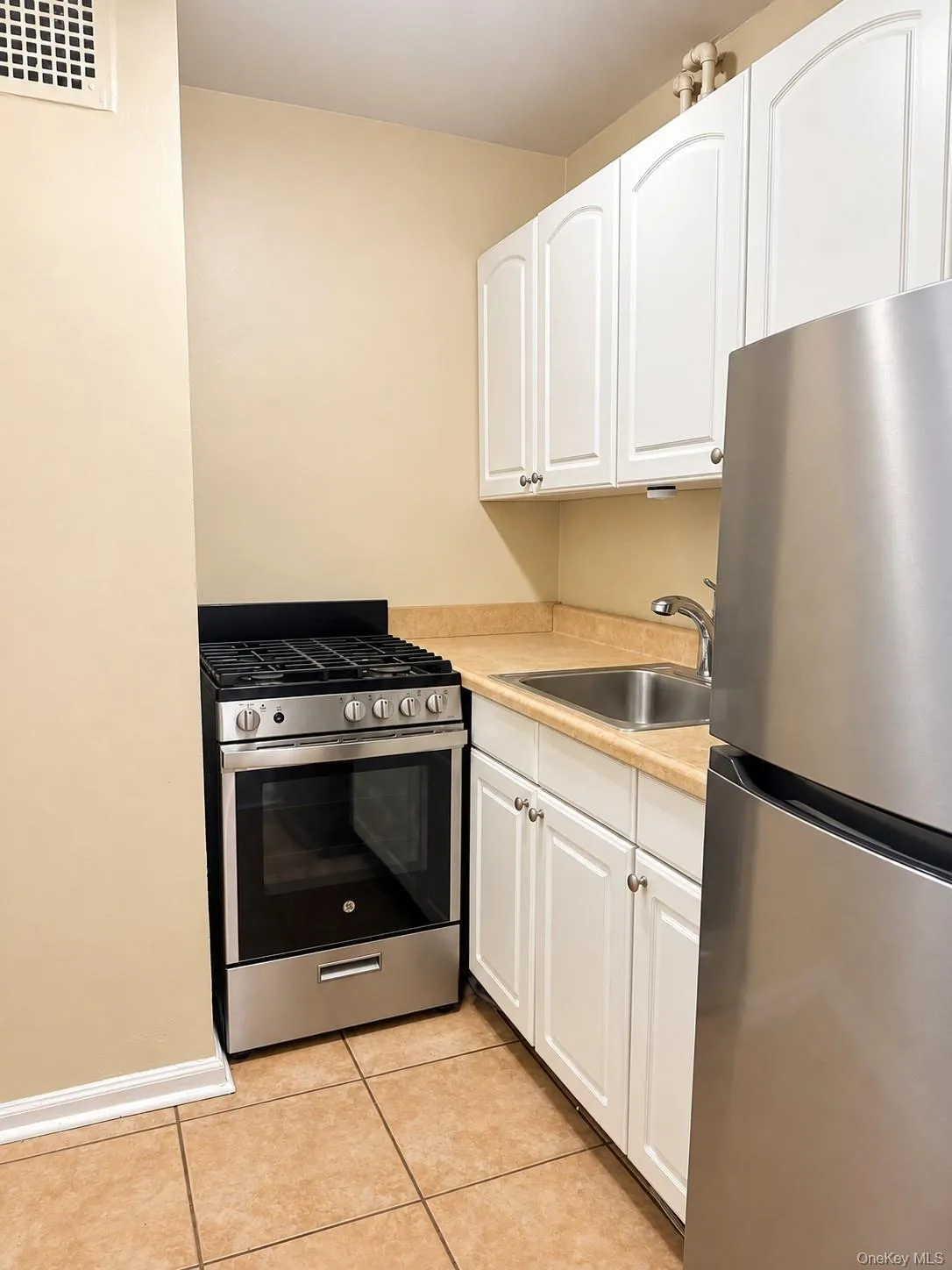 83-05 98 Street, New York, NY, 1 Bedroom Bedrooms, 3 Rooms Rooms,1 BathroomBathrooms,Residential,For Rent,98,0,1046792 83-05 98 Street, New York, NY, 1 Bedroom Bedrooms, 3 Rooms Rooms,1 BathroomBathrooms,Residential,For Rent,98,0,1046792