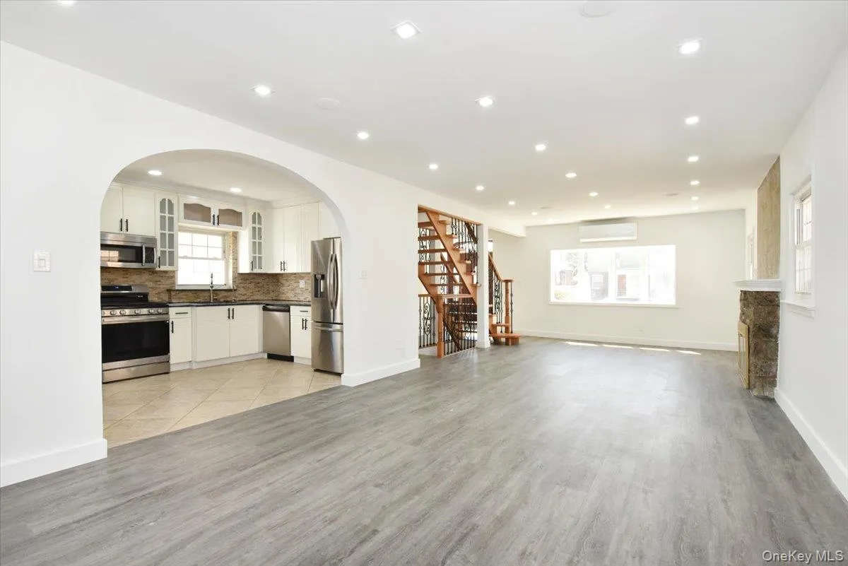 7627 175th Street, New York, NY, 5 Bedrooms Bedrooms, 9 Rooms Rooms,3 BathroomsBathrooms,Residential,For Rent,175th,0,1046805 7627 175th Street, New York, NY, 5 Bedrooms Bedrooms, 9 Rooms Rooms,3 BathroomsBathrooms,Residential,For Rent,175th,0,1046805