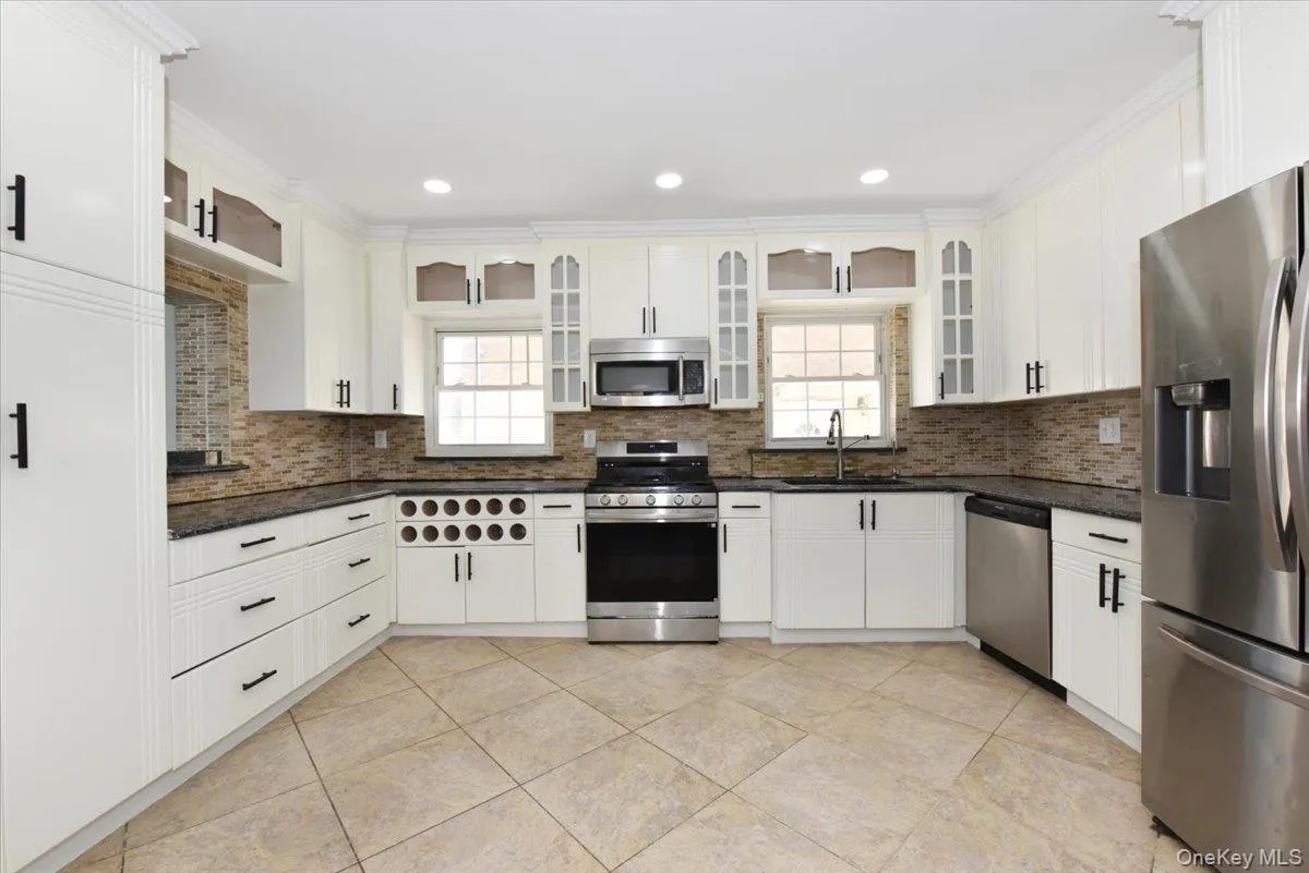 7627 175th Street, New York, NY, 5 Bedrooms Bedrooms, 9 Rooms Rooms,3 BathroomsBathrooms,Residential,For Rent,175th,0,1046805 7627 175th Street, New York, NY, 5 Bedrooms Bedrooms, 9 Rooms Rooms,3 BathroomsBathrooms,Residential,For Rent,175th,0,1046805