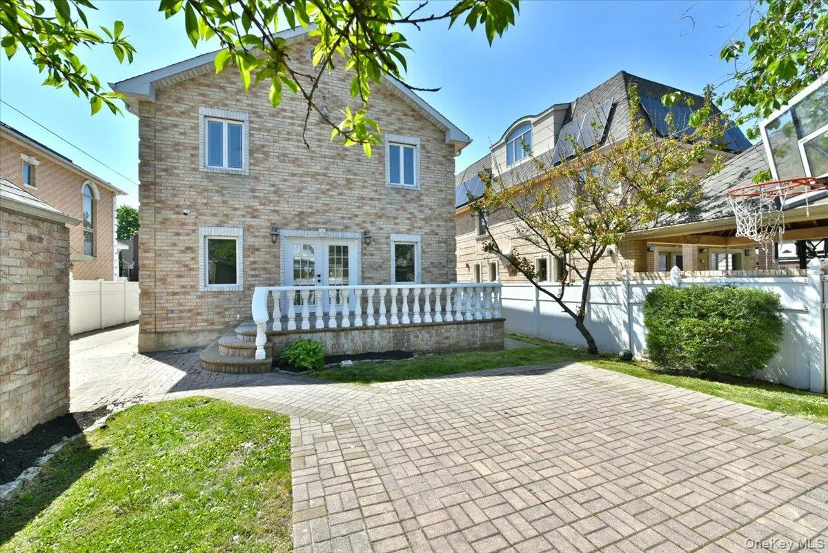 7627 175th Street, New York, NY, 5 Bedrooms Bedrooms, 9 Rooms Rooms,3 BathroomsBathrooms,Residential,For Rent,175th,0,1046805 7627 175th Street, New York, NY, 5 Bedrooms Bedrooms, 9 Rooms Rooms,3 BathroomsBathrooms,Residential,For Rent,175th,0,1046805
