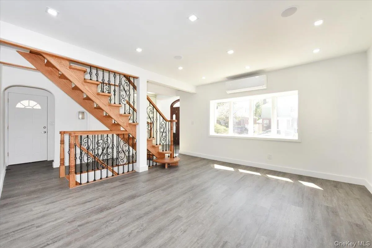 7627 175th Street, New York, NY, 5 Bedrooms Bedrooms, 9 Rooms Rooms,3 BathroomsBathrooms,Residential,For Rent,175th,0,1046805 7627 175th Street, New York, NY, 5 Bedrooms Bedrooms, 9 Rooms Rooms,3 BathroomsBathrooms,Residential,For Rent,175th,0,1046805