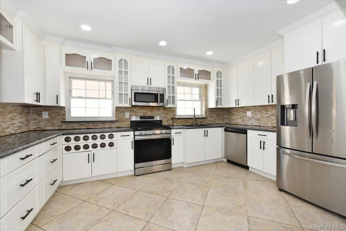 7627 175th Street, New York, NY, 5 Bedrooms Bedrooms, 9 Rooms Rooms,3 BathroomsBathrooms,Residential,For Rent,175th,0,1046805 7627 175th Street, New York, NY, 5 Bedrooms Bedrooms, 9 Rooms Rooms,3 BathroomsBathrooms,Residential,For Rent,175th,0,1046805