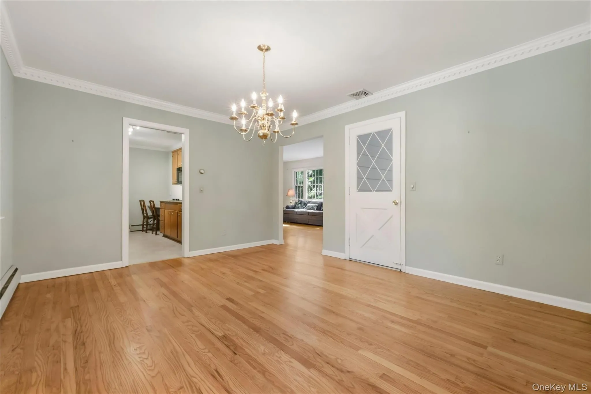 Access to screened in porch, and living room Access to screened in porch, and living room