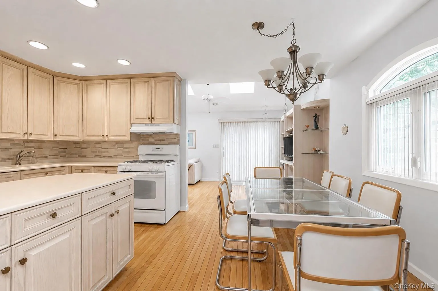 67-03 214th Street, New York, NY, 3 Bedrooms Bedrooms, 6 Rooms Rooms,1 BathroomBathrooms,Residential,For Rent,214th,0,1046813 67-03 214th Street, New York, NY, 3 Bedrooms Bedrooms, 6 Rooms Rooms,1 BathroomBathrooms,Residential,For Rent,214th,0,1046813