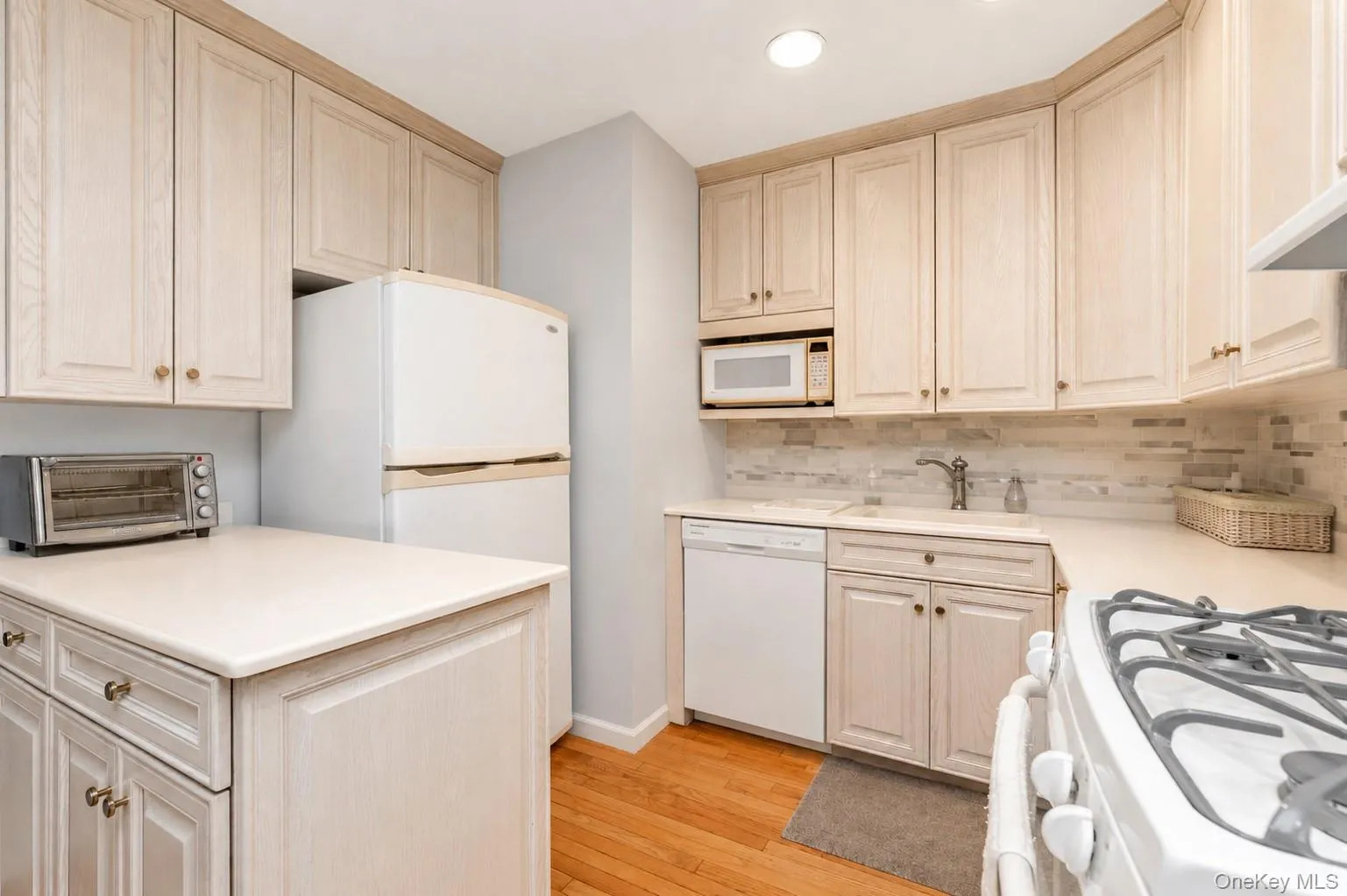67-03 214th Street, New York, NY, 3 Bedrooms Bedrooms, 6 Rooms Rooms,1 BathroomBathrooms,Residential,For Rent,214th,0,1046813 67-03 214th Street, New York, NY, 3 Bedrooms Bedrooms, 6 Rooms Rooms,1 BathroomBathrooms,Residential,For Rent,214th,0,1046813