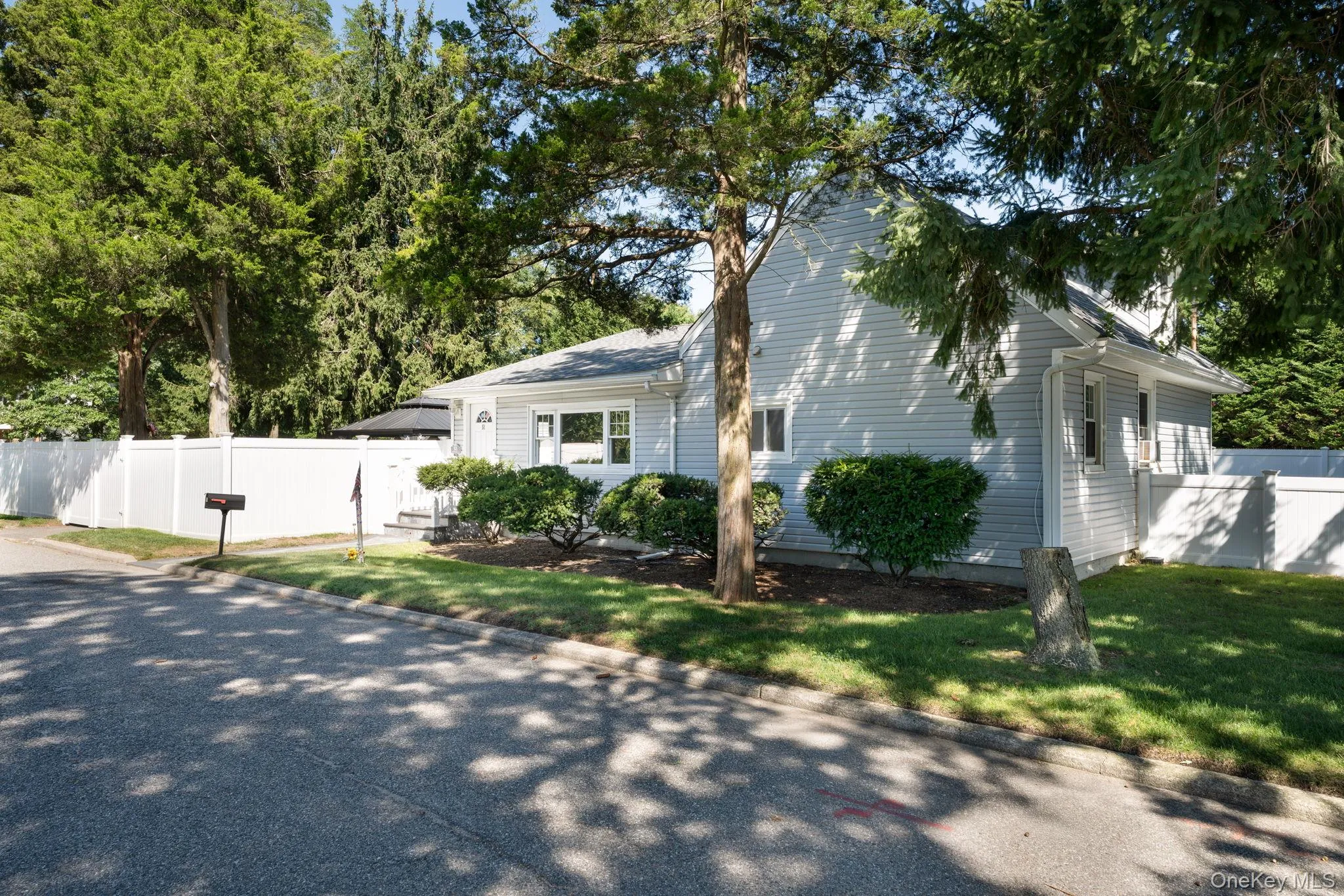 51 Norwood Avenue, Brookhaven, NY, 3 Bedrooms Bedrooms, 8 Rooms Rooms,2 BathroomsBathrooms,Residential,For Rent,Norwood,0,1046814 51 Norwood Avenue, Brookhaven, NY, 3 Bedrooms Bedrooms, 8 Rooms Rooms,2 BathroomsBathrooms,Residential,For Rent,Norwood,0,1046814