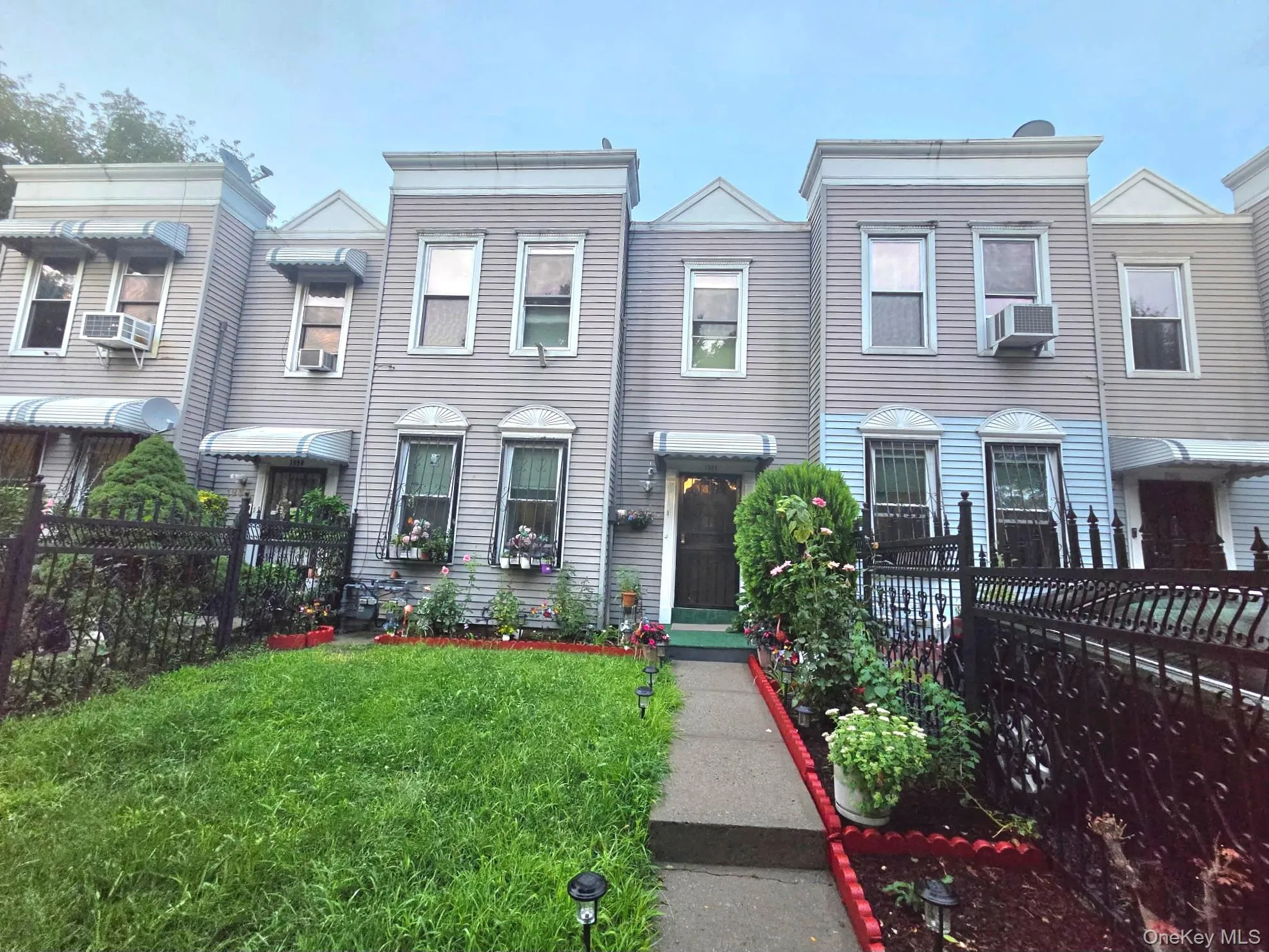 1988 Vyse Avenue, New York, NY, 3 Bedrooms Bedrooms, 6 Rooms Rooms,1 BathroomBathrooms,Residential,For Rent,Vyse,0,1046817 1988 Vyse Avenue, New York, NY, 3 Bedrooms Bedrooms, 6 Rooms Rooms,1 BathroomBathrooms,Residential,For Rent,Vyse,0,1046817