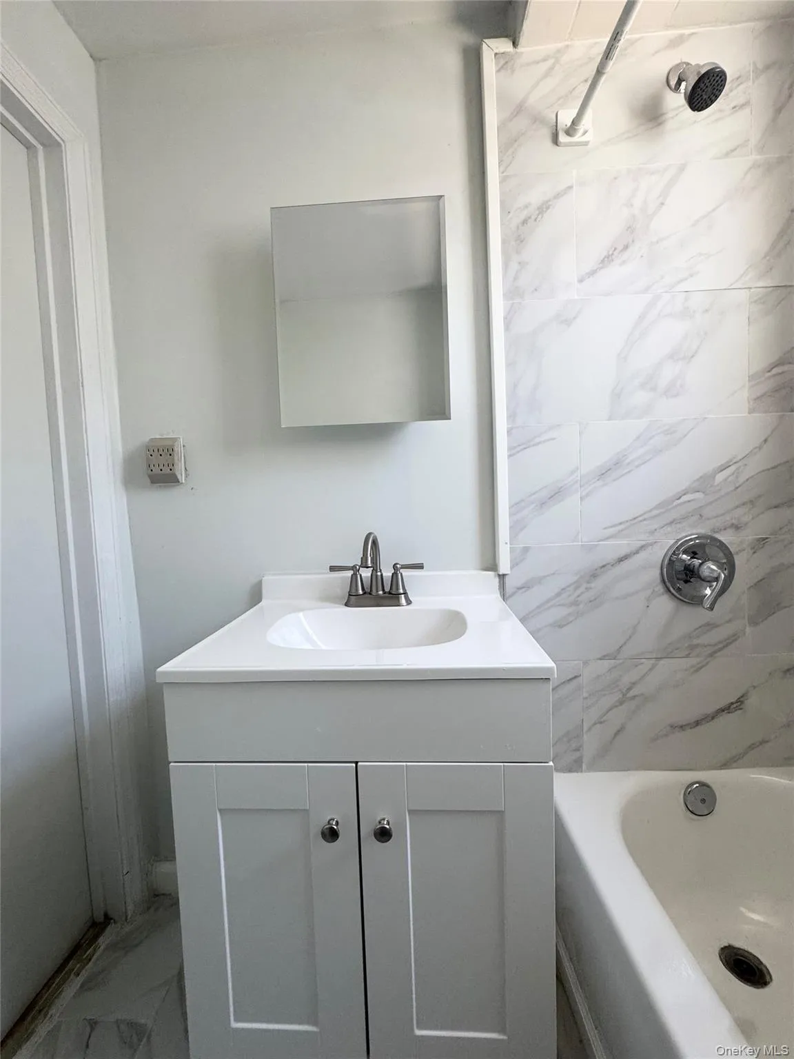 249 Macquesten Parkway, Mount Vernon, NY, 2 Bedrooms Bedrooms, 5 Rooms Rooms,1 BathroomBathrooms,Residential Lease,For Rent,Macquesten,0,1046822 249 Macquesten Parkway, Mount Vernon, NY, 2 Bedrooms Bedrooms, 5 Rooms Rooms,1 BathroomBathrooms,Residential Lease,For Rent,Macquesten,0,1046822