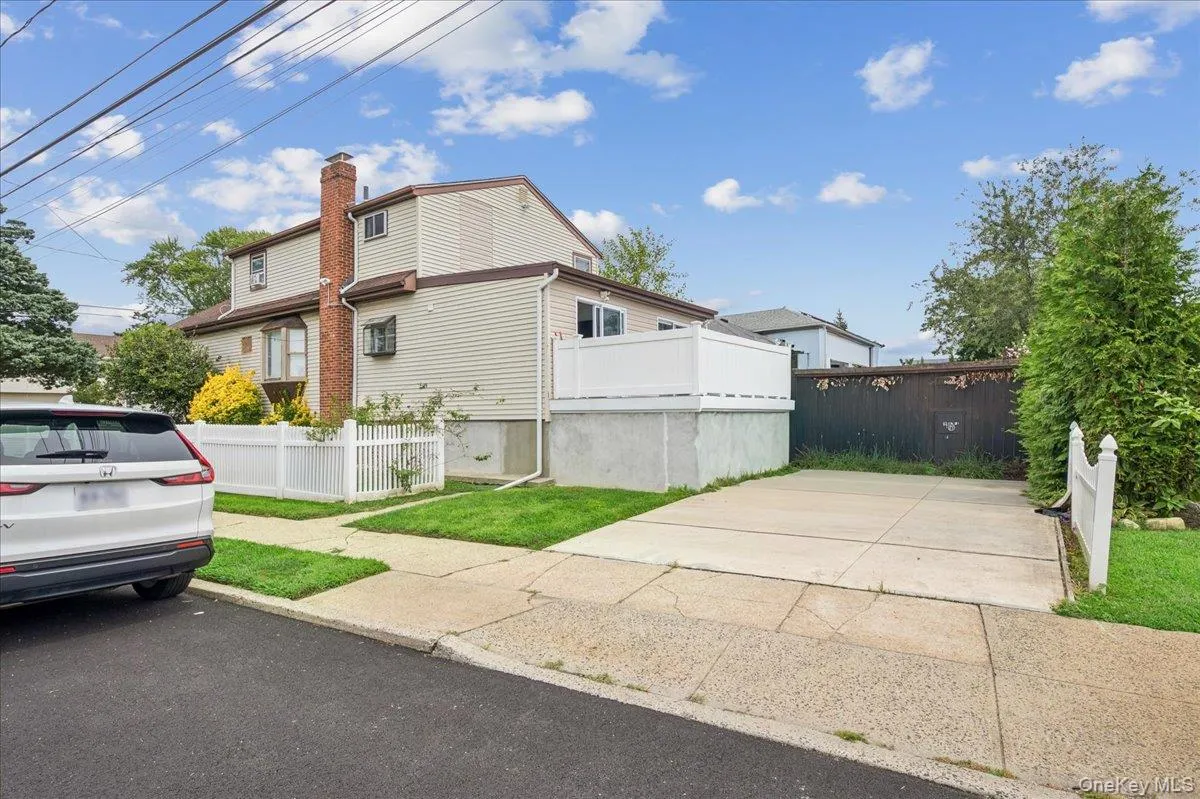 2696 Alder Road, Hempstead, NY, 4 Bedrooms Bedrooms, 8 Rooms Rooms,2 BathroomsBathrooms,Residential,For Rent,Alder,0,1046828 2696 Alder Road, Hempstead, NY, 4 Bedrooms Bedrooms, 8 Rooms Rooms,2 BathroomsBathrooms,Residential,For Rent,Alder,0,1046828