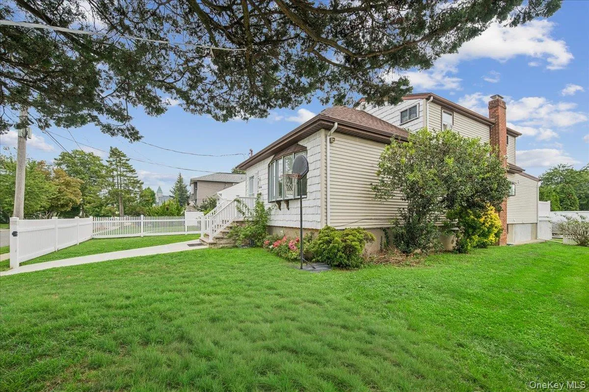 2696 Alder Road, Hempstead, NY, 4 Bedrooms Bedrooms, 8 Rooms Rooms,2 BathroomsBathrooms,Residential,For Rent,Alder,0,1046828 2696 Alder Road, Hempstead, NY, 4 Bedrooms Bedrooms, 8 Rooms Rooms,2 BathroomsBathrooms,Residential,For Rent,Alder,0,1046828