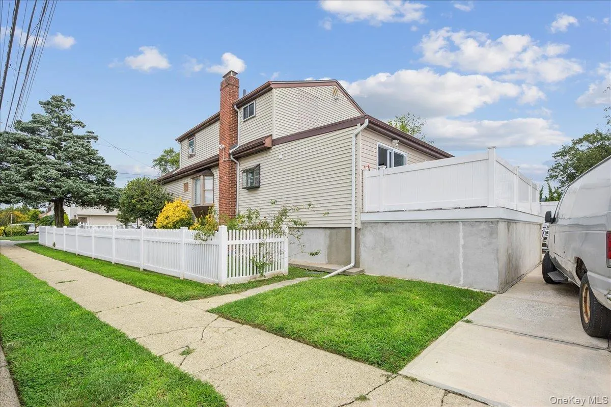 2696 Alder Road, Hempstead, NY, 4 Bedrooms Bedrooms, 8 Rooms Rooms,2 BathroomsBathrooms,Residential,For Rent,Alder,0,1046828 2696 Alder Road, Hempstead, NY, 4 Bedrooms Bedrooms, 8 Rooms Rooms,2 BathroomsBathrooms,Residential,For Rent,Alder,0,1046828