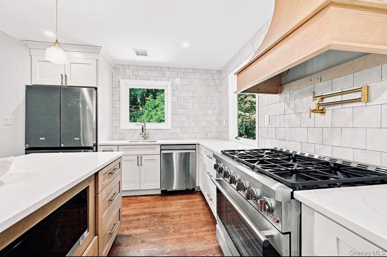 10 Moonedge Road, Huntington, NY, 4 Bedrooms Bedrooms, 9 Rooms Rooms,3 BathroomsBathrooms,Residential,For Rent,Moonedge,0,1046829 10 Moonedge Road, Huntington, NY, 4 Bedrooms Bedrooms, 9 Rooms Rooms,3 BathroomsBathrooms,Residential,For Rent,Moonedge,0,1046829