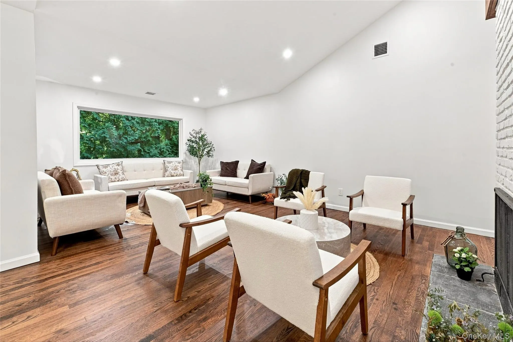 10 Moonedge Road, Huntington, NY, 4 Bedrooms Bedrooms, 9 Rooms Rooms,3 BathroomsBathrooms,Residential,For Rent,Moonedge,0,1046829 10 Moonedge Road, Huntington, NY, 4 Bedrooms Bedrooms, 9 Rooms Rooms,3 BathroomsBathrooms,Residential,For Rent,Moonedge,0,1046829