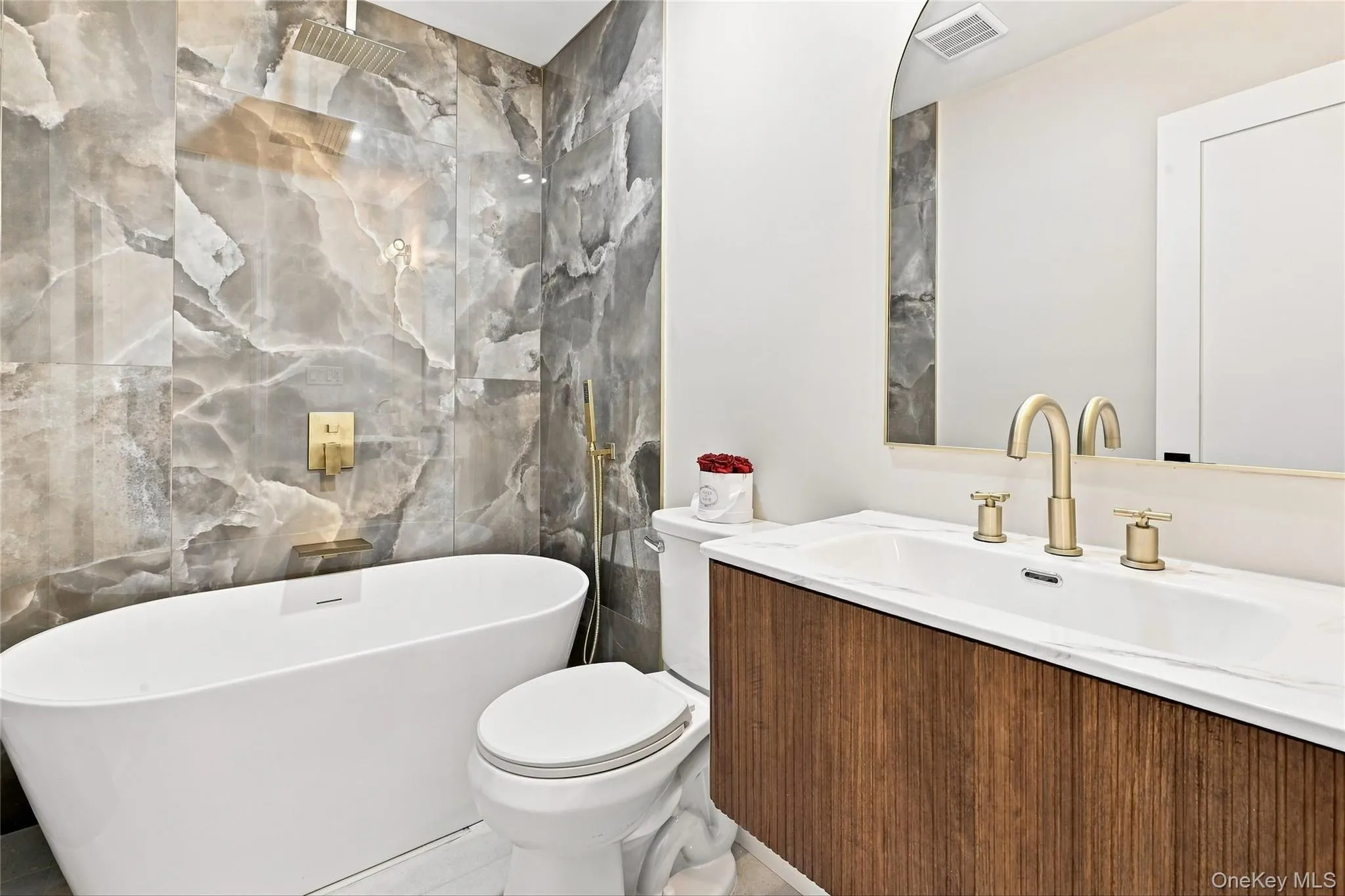 10 Moonedge Road, Huntington, NY, 4 Bedrooms Bedrooms, 9 Rooms Rooms,3 BathroomsBathrooms,Residential,For Rent,Moonedge,0,1046829 10 Moonedge Road, Huntington, NY, 4 Bedrooms Bedrooms, 9 Rooms Rooms,3 BathroomsBathrooms,Residential,For Rent,Moonedge,0,1046829