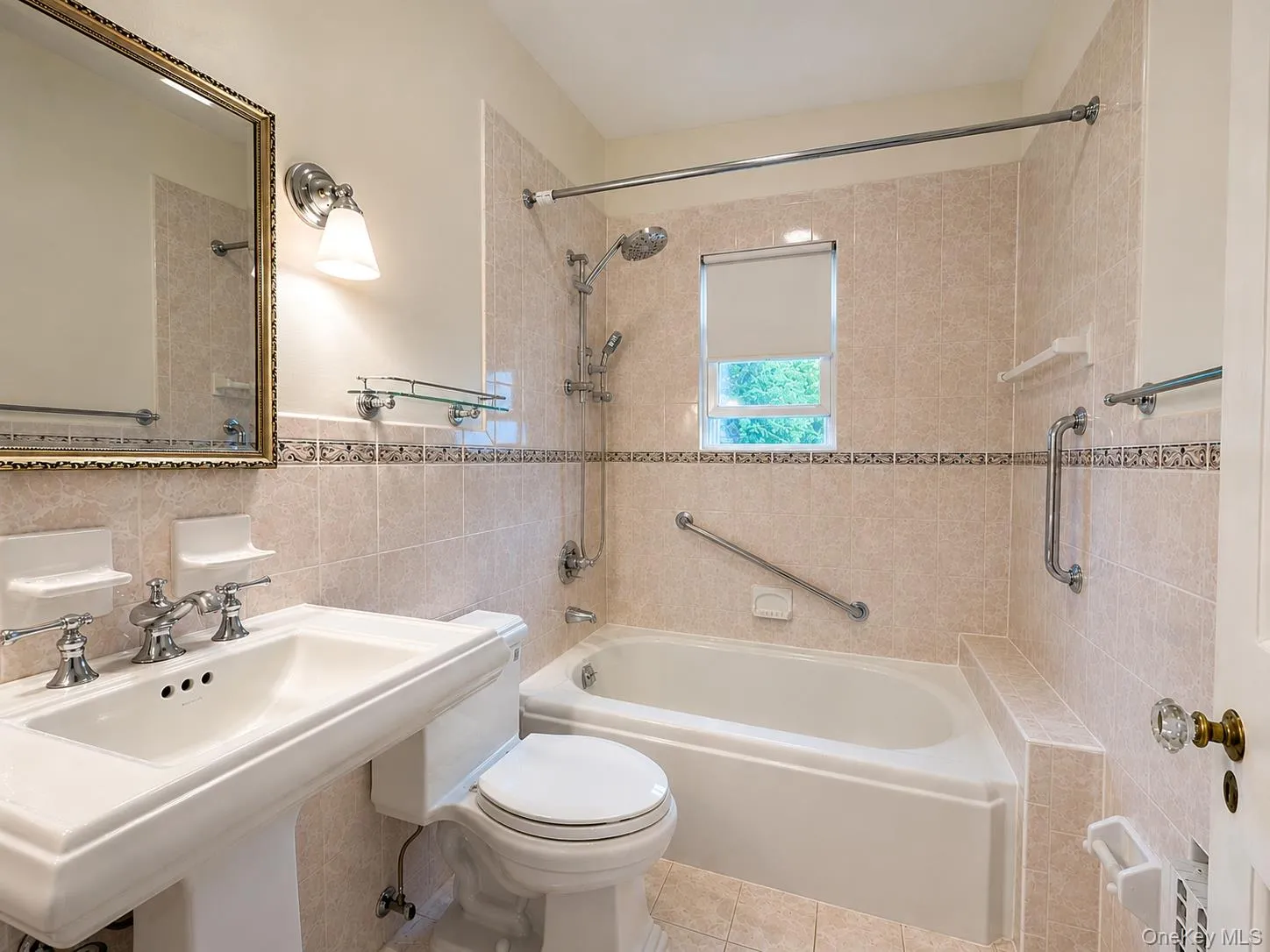 42 Crestview Street, New Rochelle, NY, 3 Bedrooms Bedrooms, 6 Rooms Rooms,1 BathroomBathrooms,Residential Lease,For Rent,Crestview,0,1046834 42 Crestview Street, New Rochelle, NY, 3 Bedrooms Bedrooms, 6 Rooms Rooms,1 BathroomBathrooms,Residential Lease,For Rent,Crestview,0,1046834
