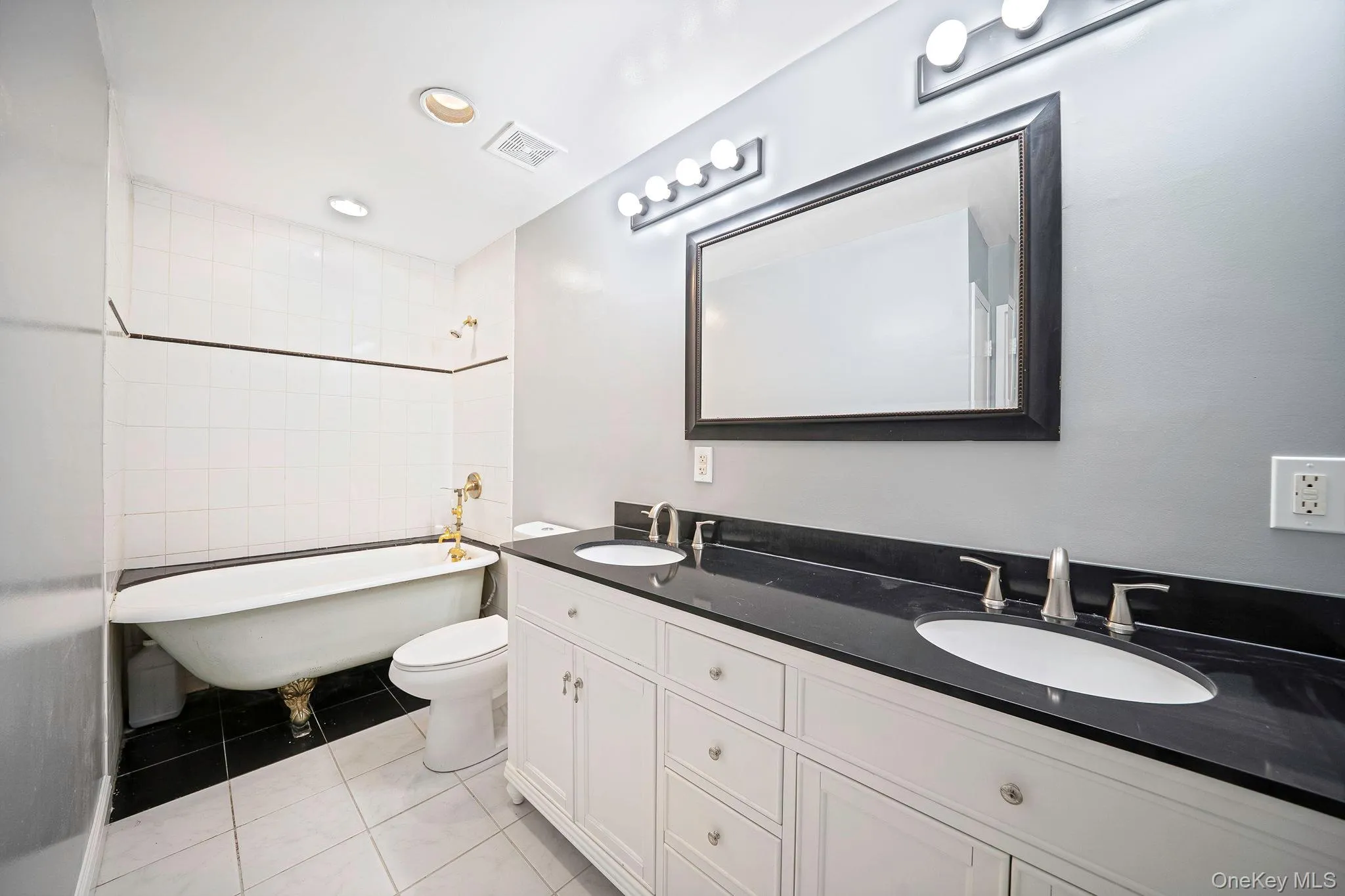415 Clubhouse, Brookhaven, NY, 3 Bedrooms Bedrooms, 10 Rooms Rooms,2 BathroomsBathrooms,Residential,For Rent,Clubhouse,0,1046835 415 Clubhouse, Brookhaven, NY, 3 Bedrooms Bedrooms, 10 Rooms Rooms,2 BathroomsBathrooms,Residential,For Rent,Clubhouse,0,1046835