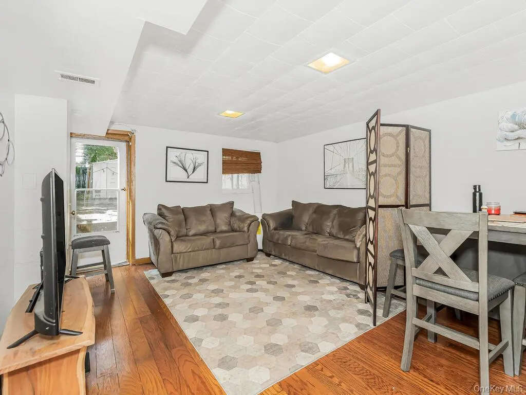 2951 Kingsland Avenue, New York, NY, 4 Bedrooms Bedrooms, 4 Rooms Rooms,3 BathroomsBathrooms,Residential,For Rent,Kingsland,0,1046847 2951 Kingsland Avenue, New York, NY, 4 Bedrooms Bedrooms, 4 Rooms Rooms,3 BathroomsBathrooms,Residential,For Rent,Kingsland,0,1046847