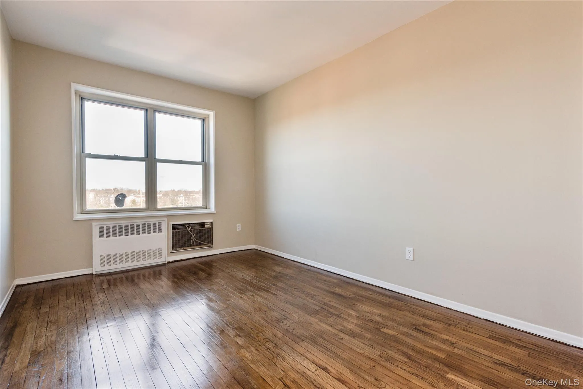 Comfortable second bedroom with hardwood floors and a large window providing abundant natural light—also ideal for a home office or guest room.2nd Bedroom Comfortable second bedroom with hardwood floors and a large window providing abundant natural light—also ideal for a home office or guest room.2nd Bedroom
