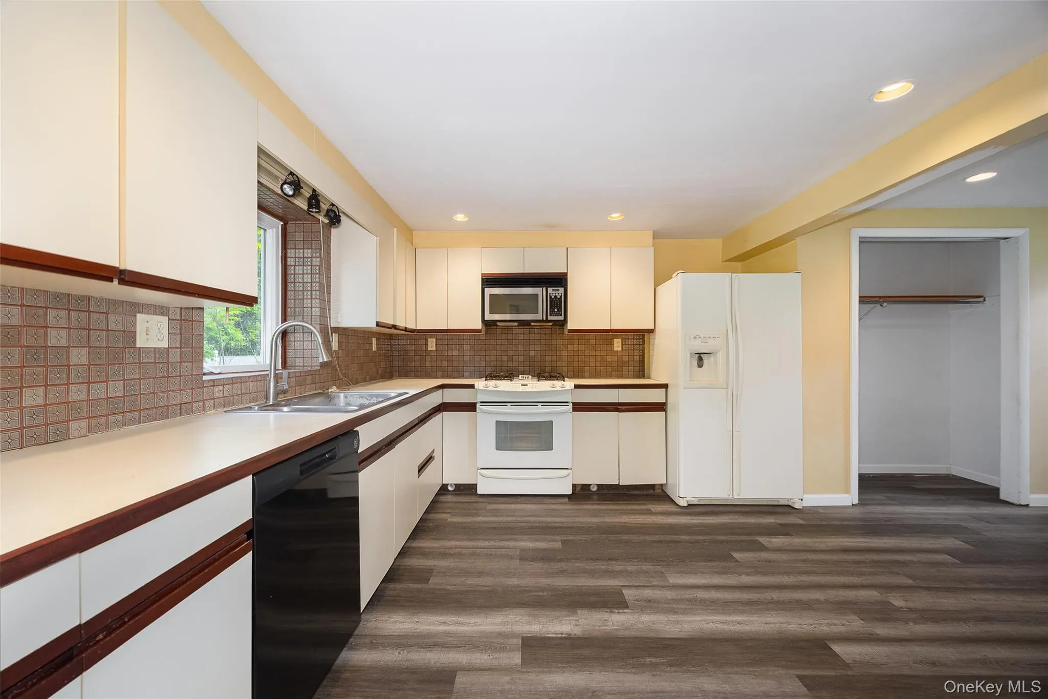 19 Tor Road, Wappinger, NY, 3 Bedrooms Bedrooms, 7 Rooms Rooms,2 BathroomsBathrooms,Residential,For Rent,Tor,0,1046851 19 Tor Road, Wappinger, NY, 3 Bedrooms Bedrooms, 7 Rooms Rooms,2 BathroomsBathrooms,Residential,For Rent,Tor,0,1046851