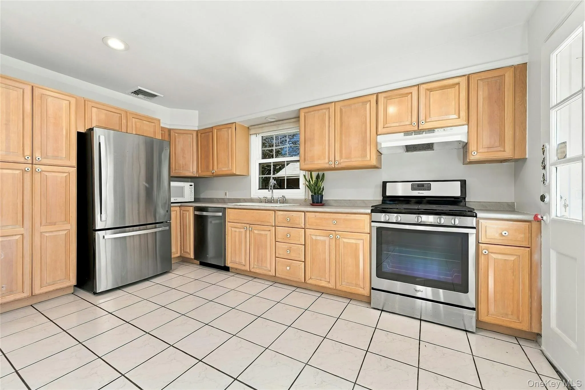15 Shore Oaks Drive, Brookhaven, NY, 3 Bedrooms Bedrooms, 6 Rooms Rooms,2 BathroomsBathrooms,Residential,For Rent,Shore Oaks,0,1046869 15 Shore Oaks Drive, Brookhaven, NY, 3 Bedrooms Bedrooms, 6 Rooms Rooms,2 BathroomsBathrooms,Residential,For Rent,Shore Oaks,0,1046869