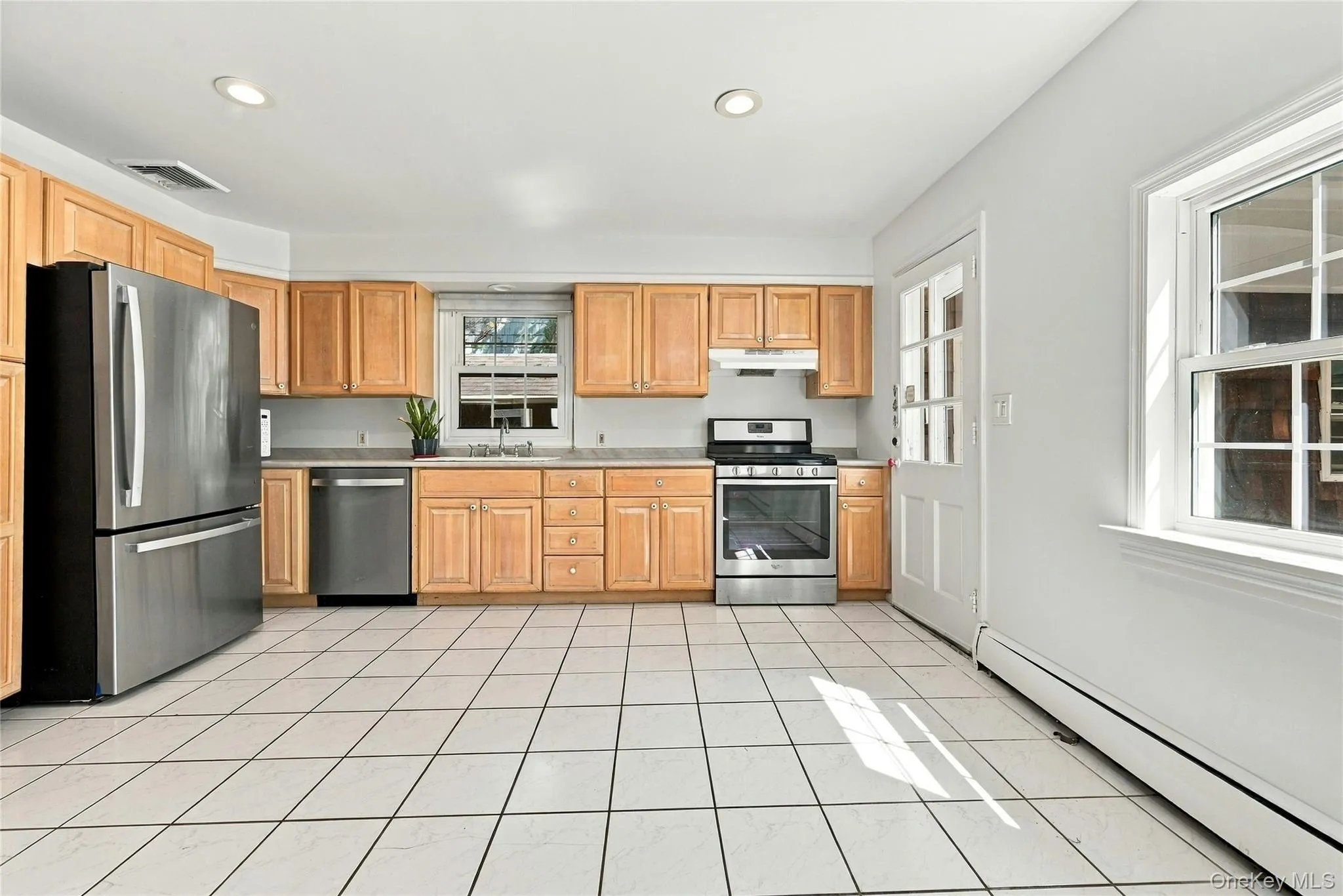 15 Shore Oaks Drive, Brookhaven, NY, 3 Bedrooms Bedrooms, 6 Rooms Rooms,2 BathroomsBathrooms,Residential,For Rent,Shore Oaks,0,1046869 15 Shore Oaks Drive, Brookhaven, NY, 3 Bedrooms Bedrooms, 6 Rooms Rooms,2 BathroomsBathrooms,Residential,For Rent,Shore Oaks,0,1046869