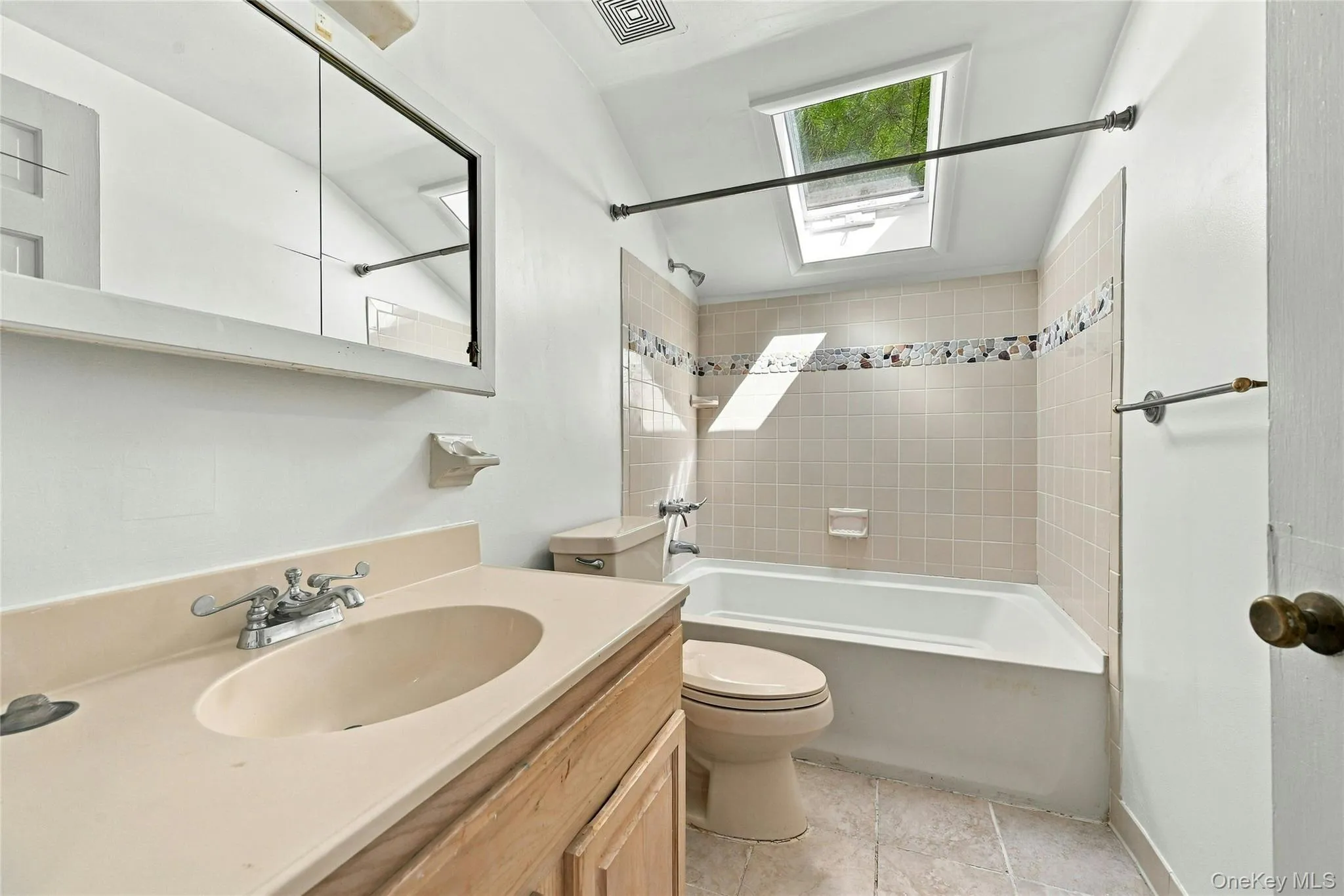 15 Shore Oaks Drive, Brookhaven, NY, 3 Bedrooms Bedrooms, 6 Rooms Rooms,2 BathroomsBathrooms,Residential,For Rent,Shore Oaks,0,1046869 15 Shore Oaks Drive, Brookhaven, NY, 3 Bedrooms Bedrooms, 6 Rooms Rooms,2 BathroomsBathrooms,Residential,For Rent,Shore Oaks,0,1046869
