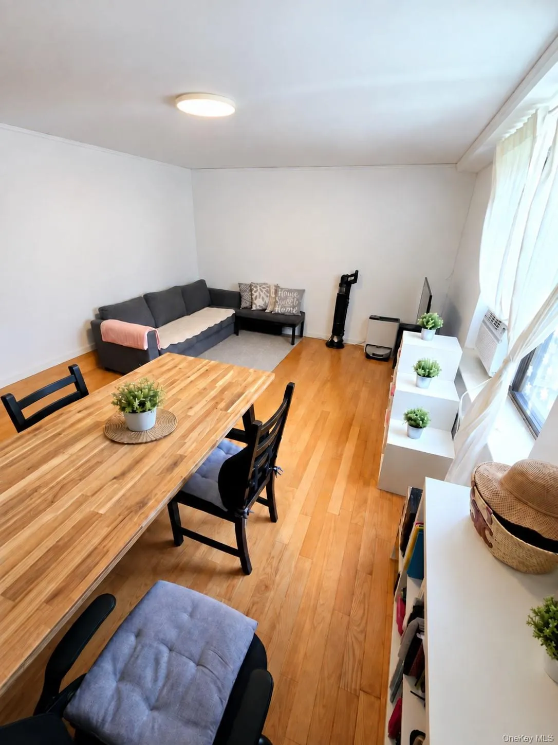 52-02 39th Avenue, New York, NY, 2 Bedrooms Bedrooms, 4 Rooms Rooms,1 BathroomBathrooms,Residential,For Rent,39th,0,1046870 52-02 39th Avenue, New York, NY, 2 Bedrooms Bedrooms, 4 Rooms Rooms,1 BathroomBathrooms,Residential,For Rent,39th,0,1046870