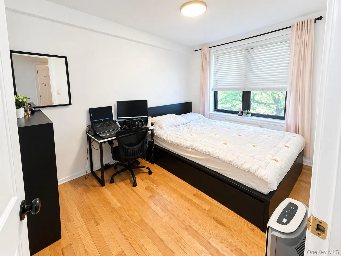 52-02 39th Avenue, New York, NY, 2 Bedrooms Bedrooms, 4 Rooms Rooms,1 BathroomBathrooms,Residential,For Rent,39th,0,1046870 52-02 39th Avenue, New York, NY, 2 Bedrooms Bedrooms, 4 Rooms Rooms,1 BathroomBathrooms,Residential,For Rent,39th,0,1046870