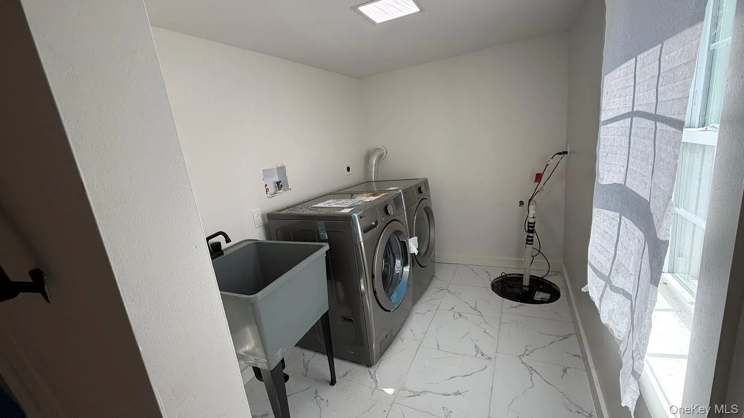 605 Ocean Avenue, Hempstead, NY, 4 Bedrooms Bedrooms, 8 Rooms Rooms,2 BathroomsBathrooms,Residential,For Rent,Ocean,0,1046877 605 Ocean Avenue, Hempstead, NY, 4 Bedrooms Bedrooms, 8 Rooms Rooms,2 BathroomsBathrooms,Residential,For Rent,Ocean,0,1046877