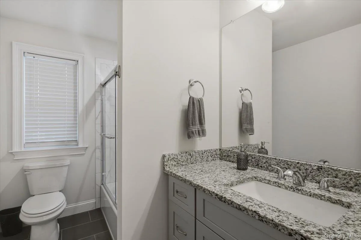 Full Hallway Bath 2nd floor Full Hallway Bath 2nd floor