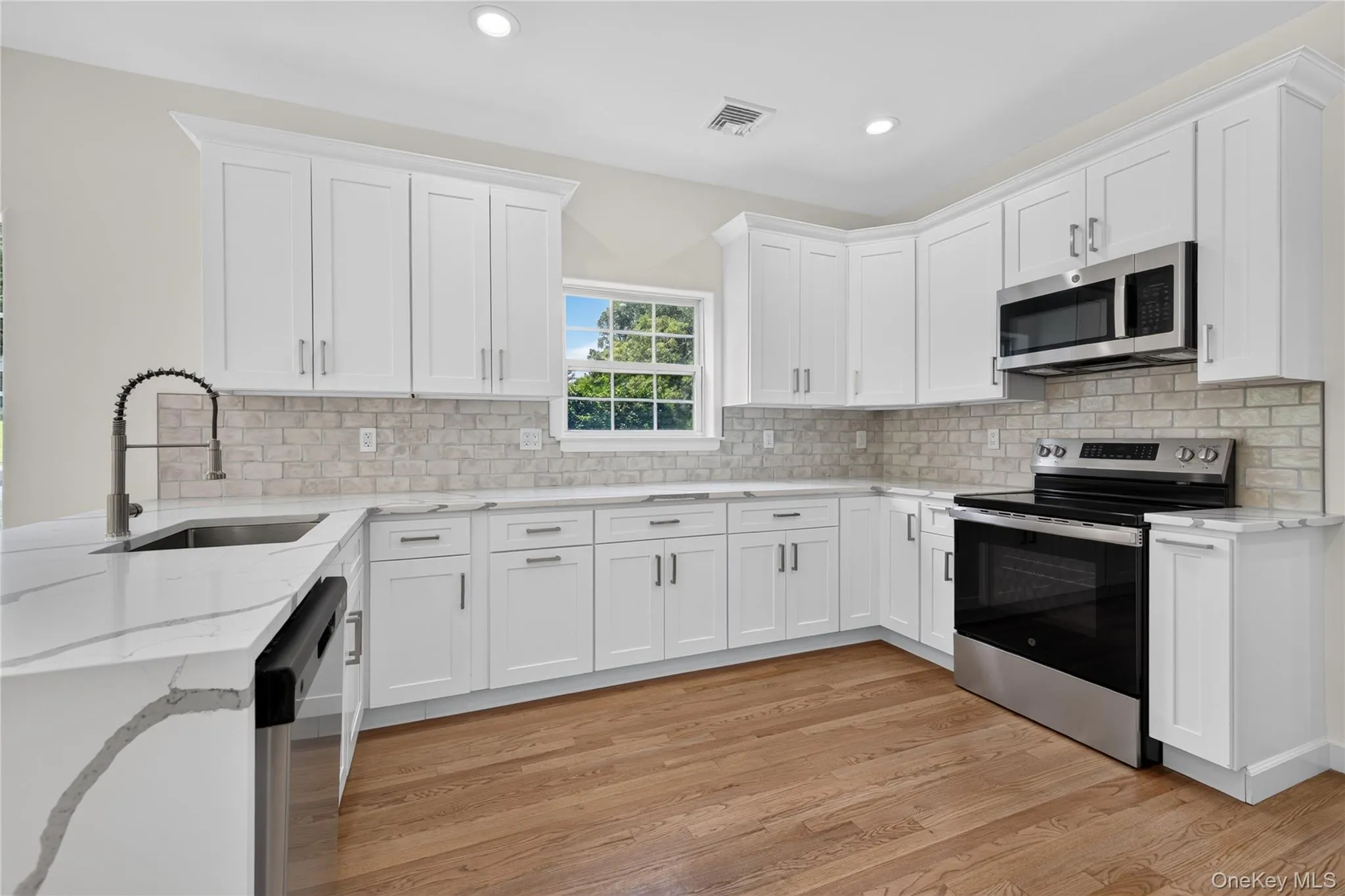 26 Hamlet Drive, Islip, NY, 5 Bedrooms Bedrooms, 18 Rooms Rooms,3 BathroomsBathrooms,Residential,For Rent,Hamlet,0,1046896 26 Hamlet Drive, Islip, NY, 5 Bedrooms Bedrooms, 18 Rooms Rooms,3 BathroomsBathrooms,Residential,For Rent,Hamlet,0,1046896
