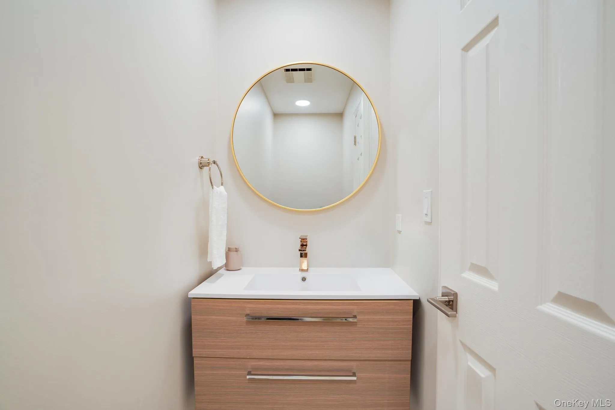 3 Lewiston Court, Ossining, NY, 3 Bedrooms Bedrooms, 8 Rooms Rooms,2 BathroomsBathrooms,Residential,For Rent,Lewiston,0,1046925 3 Lewiston Court, Ossining, NY, 3 Bedrooms Bedrooms, 8 Rooms Rooms,2 BathroomsBathrooms,Residential,For Rent,Lewiston,0,1046925