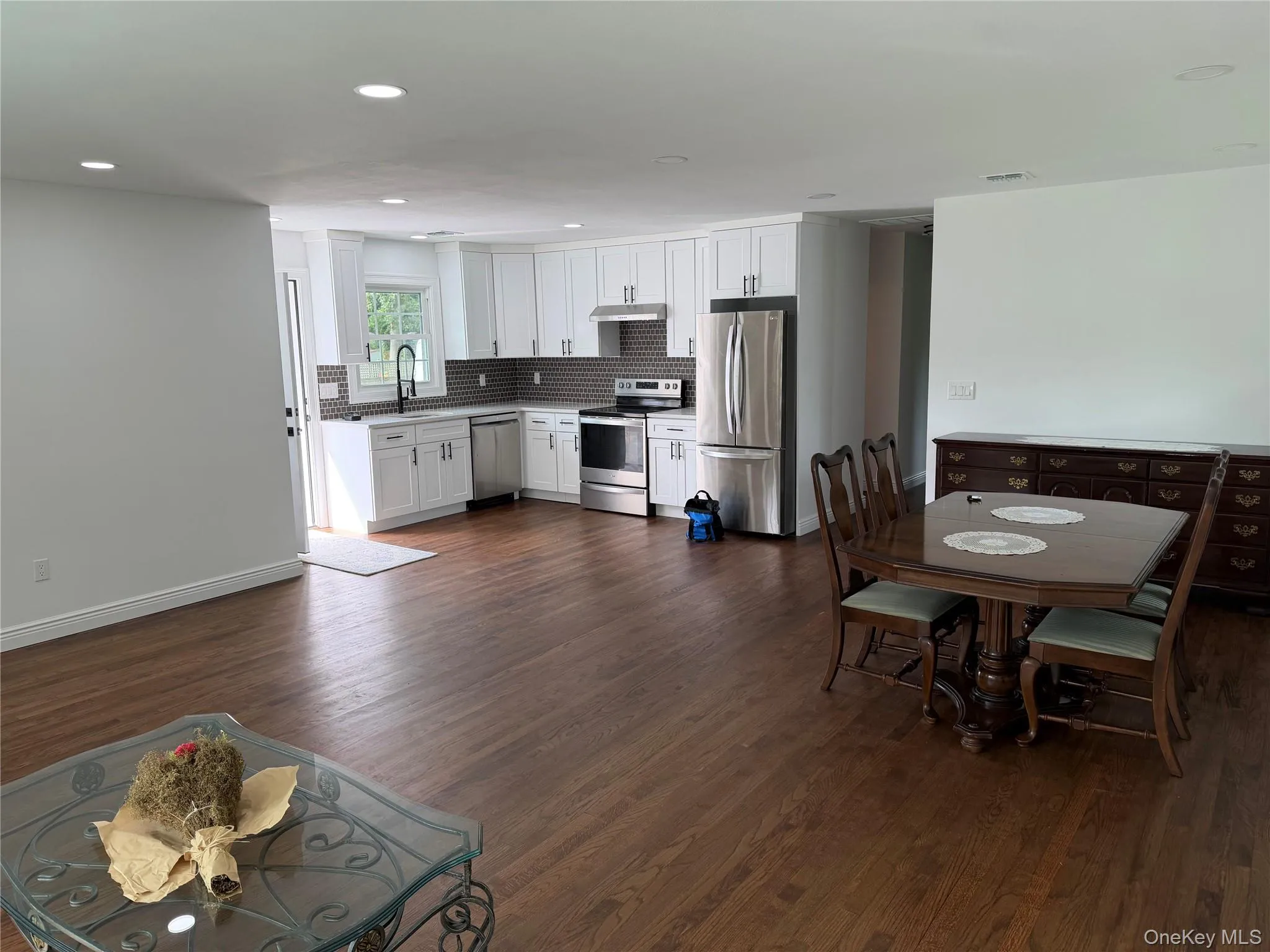 1544 Thompson Drive, Islip, NY, 3 Bedrooms Bedrooms, 6 Rooms Rooms,1 BathroomBathrooms,Residential,For Rent,Thompson,0,1046929 1544 Thompson Drive, Islip, NY, 3 Bedrooms Bedrooms, 6 Rooms Rooms,1 BathroomBathrooms,Residential,For Rent,Thompson,0,1046929