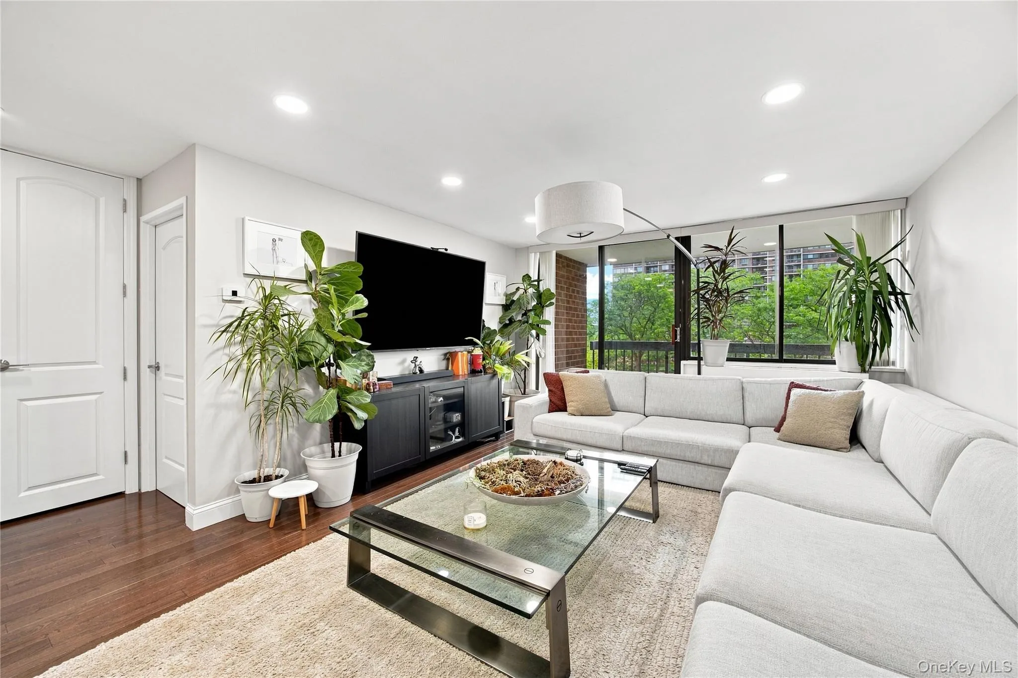 1 Bay Club Drive, New York, NY, 1 Bedroom Bedrooms, 3 Rooms Rooms,1 BathroomBathrooms,Residential,For Rent,Bay Club,0,1046930 1 Bay Club Drive, New York, NY, 1 Bedroom Bedrooms, 3 Rooms Rooms,1 BathroomBathrooms,Residential,For Rent,Bay Club,0,1046930