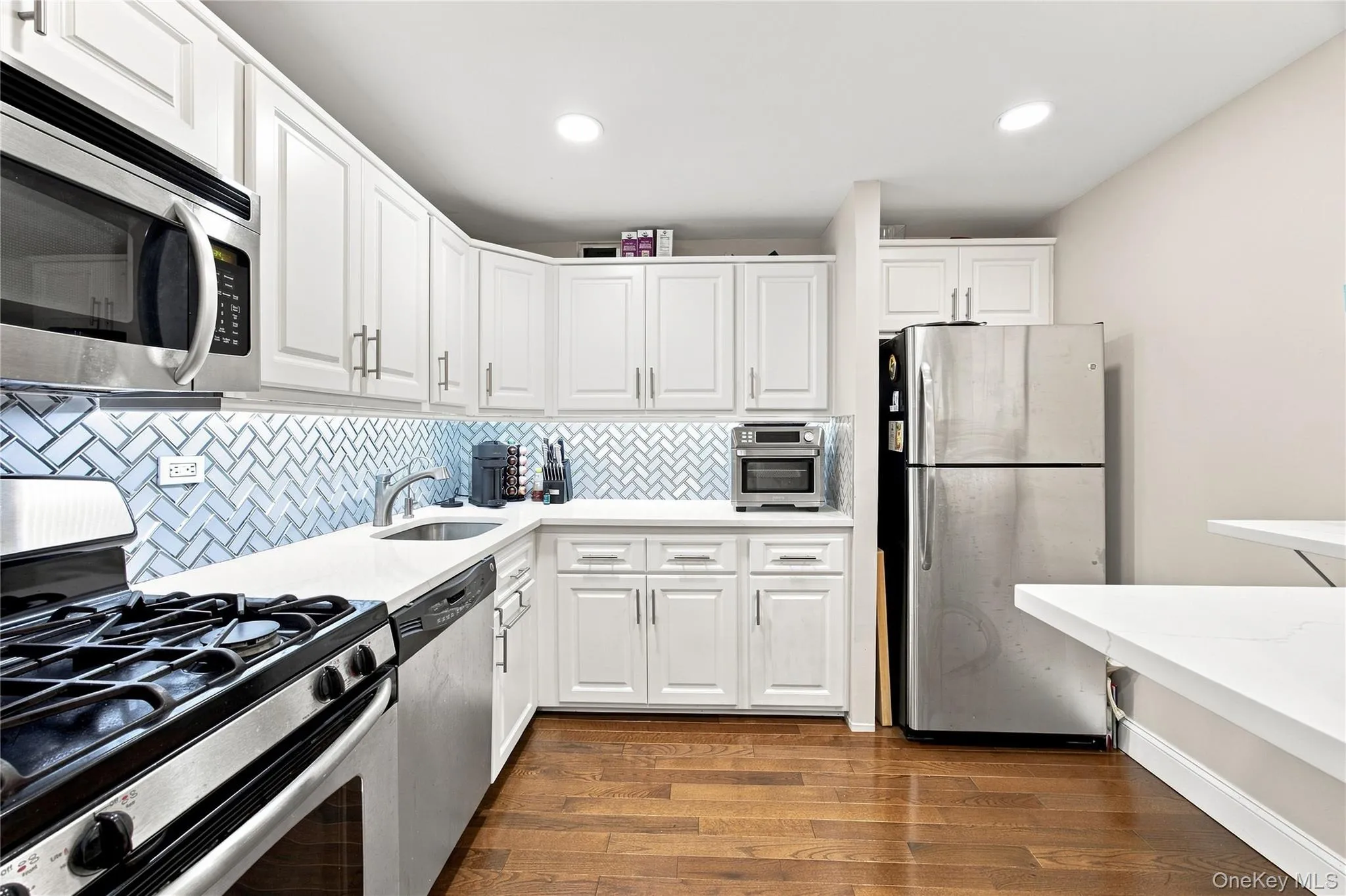 1 Bay Club Drive, New York, NY, 1 Bedroom Bedrooms, 3 Rooms Rooms,1 BathroomBathrooms,Residential,For Rent,Bay Club,0,1046930 1 Bay Club Drive, New York, NY, 1 Bedroom Bedrooms, 3 Rooms Rooms,1 BathroomBathrooms,Residential,For Rent,Bay Club,0,1046930