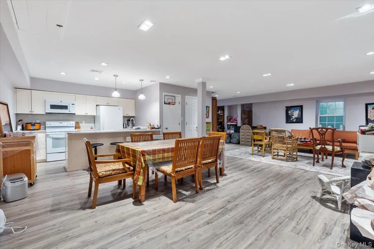 501 Broadway, Hempstead, NY, 8 Bedrooms Bedrooms, 14 Rooms Rooms,4 BathroomsBathrooms,Residential,For Rent,Broadway,0,1046946 501 Broadway, Hempstead, NY, 8 Bedrooms Bedrooms, 14 Rooms Rooms,4 BathroomsBathrooms,Residential,For Rent,Broadway,0,1046946